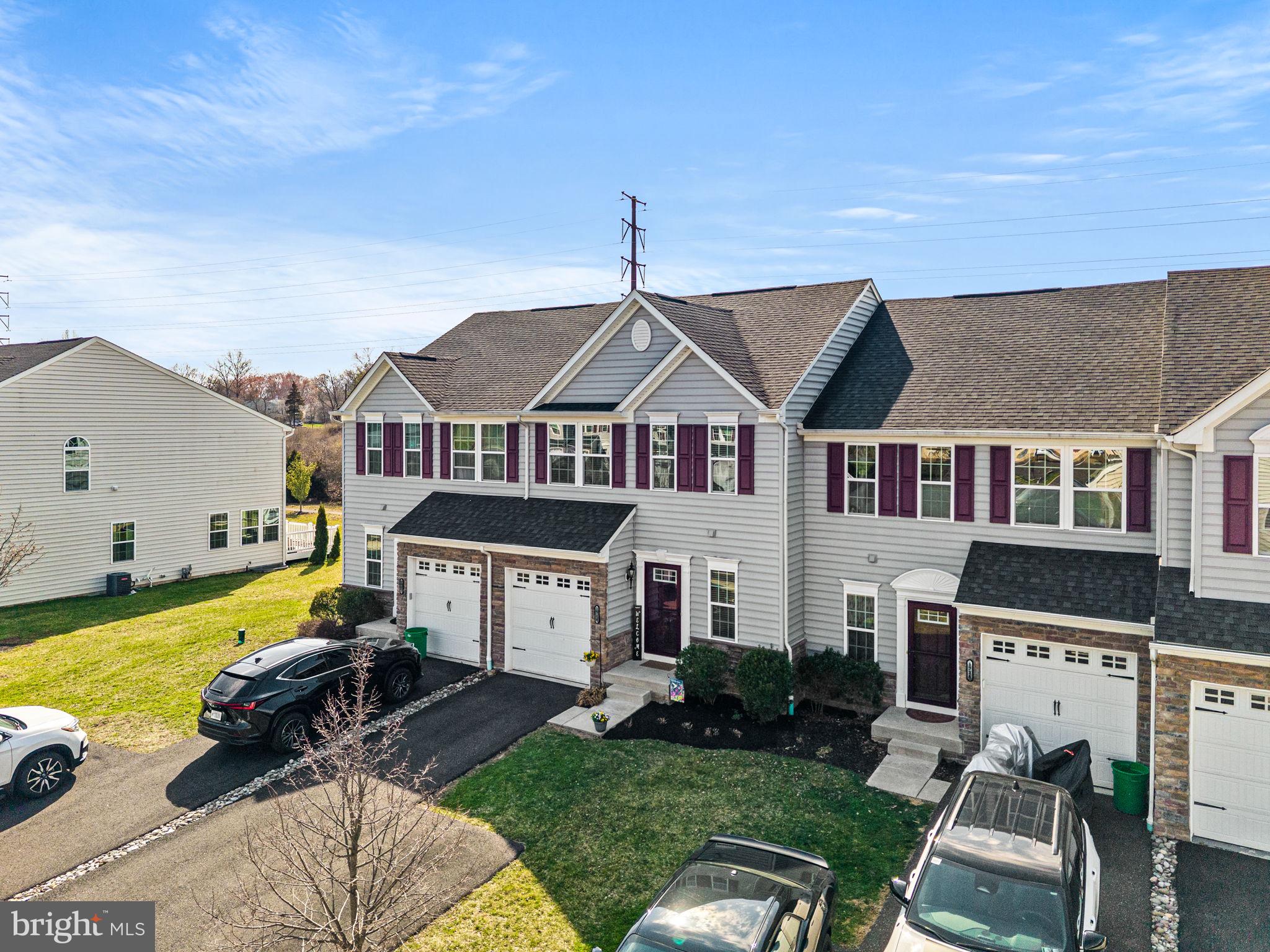 MONTGOMERY SQUARE - Residential
