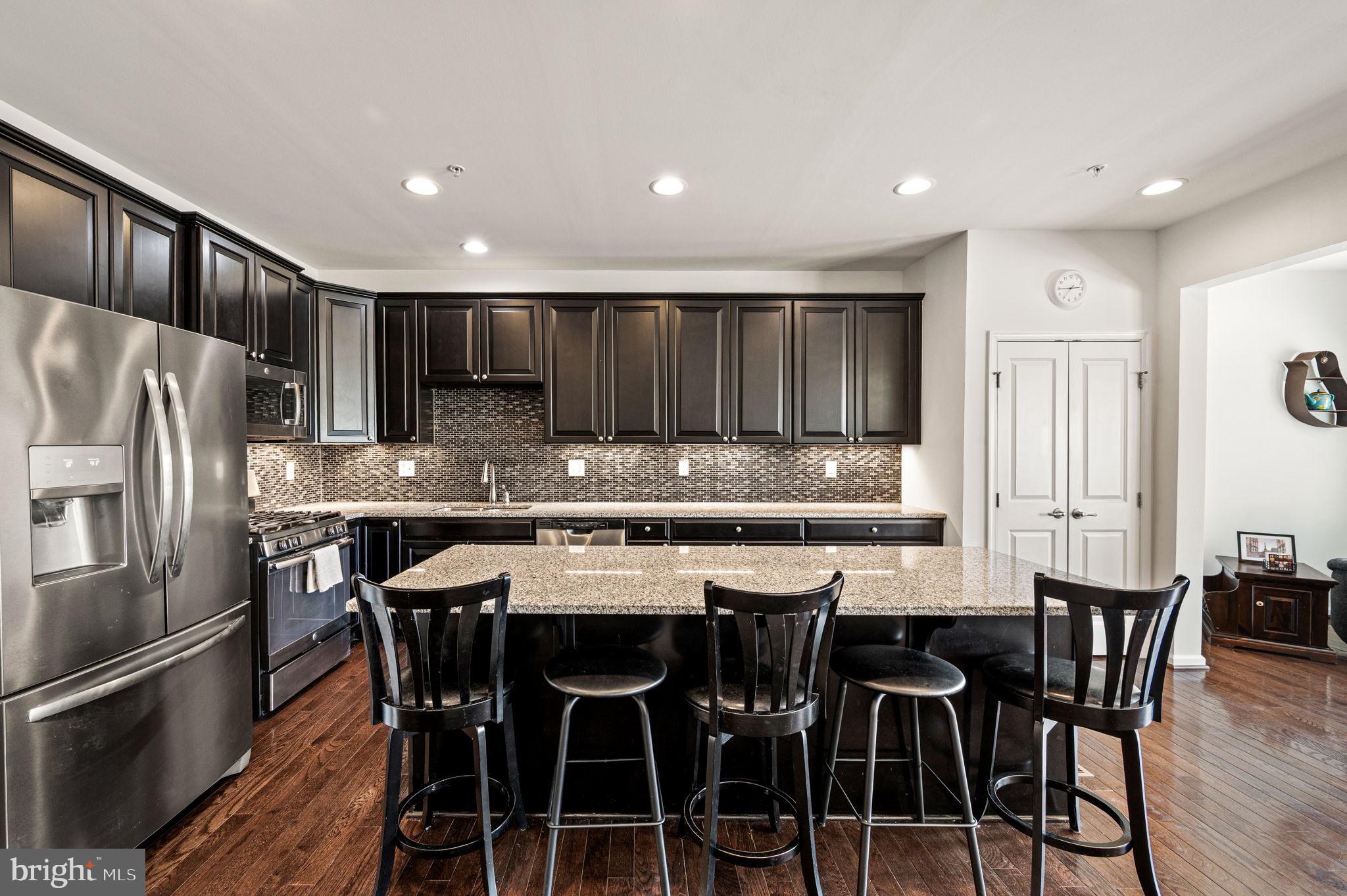 MONTGOMERY SQUARE - Residential