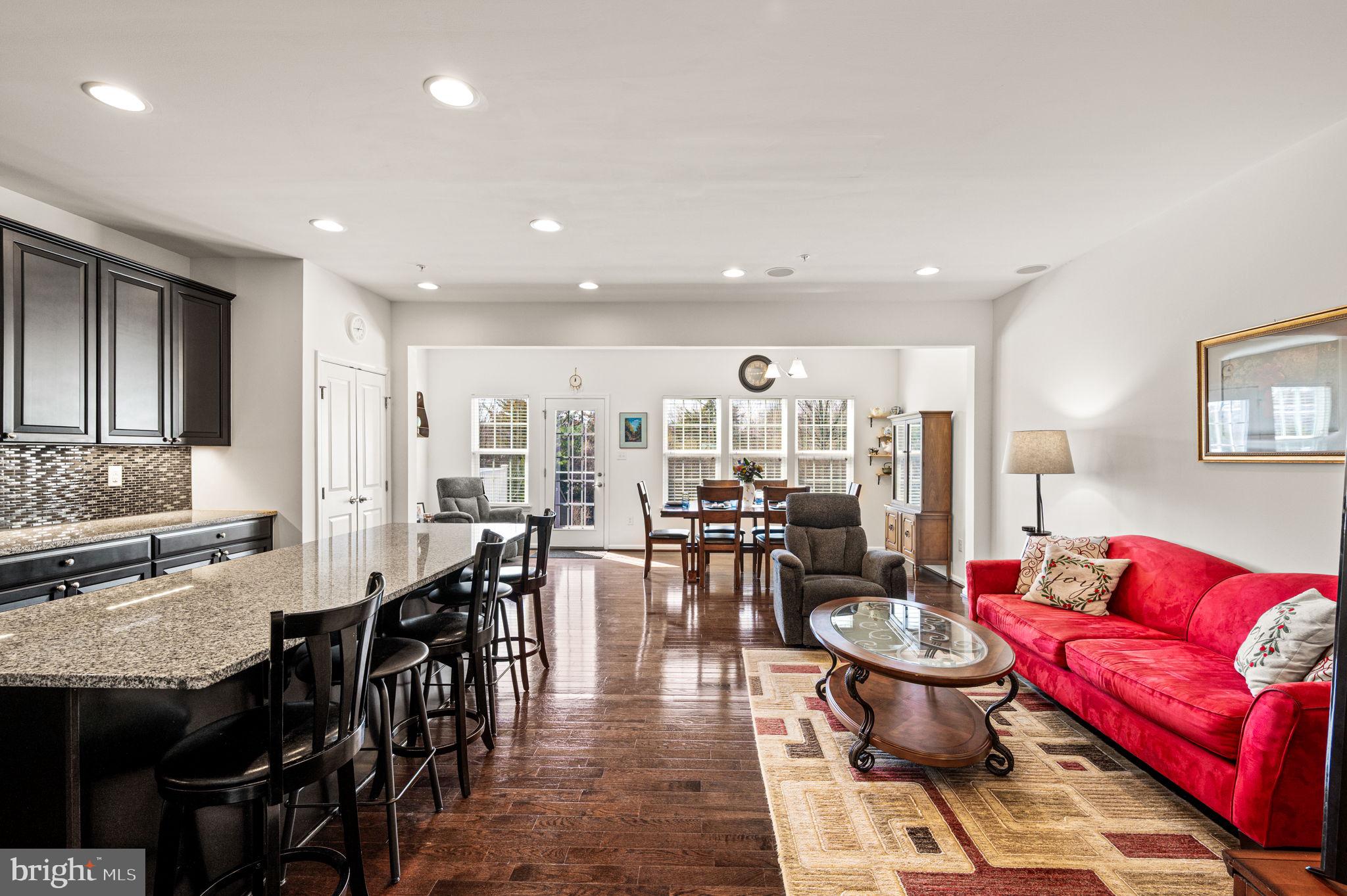 MONTGOMERY SQUARE - Residential