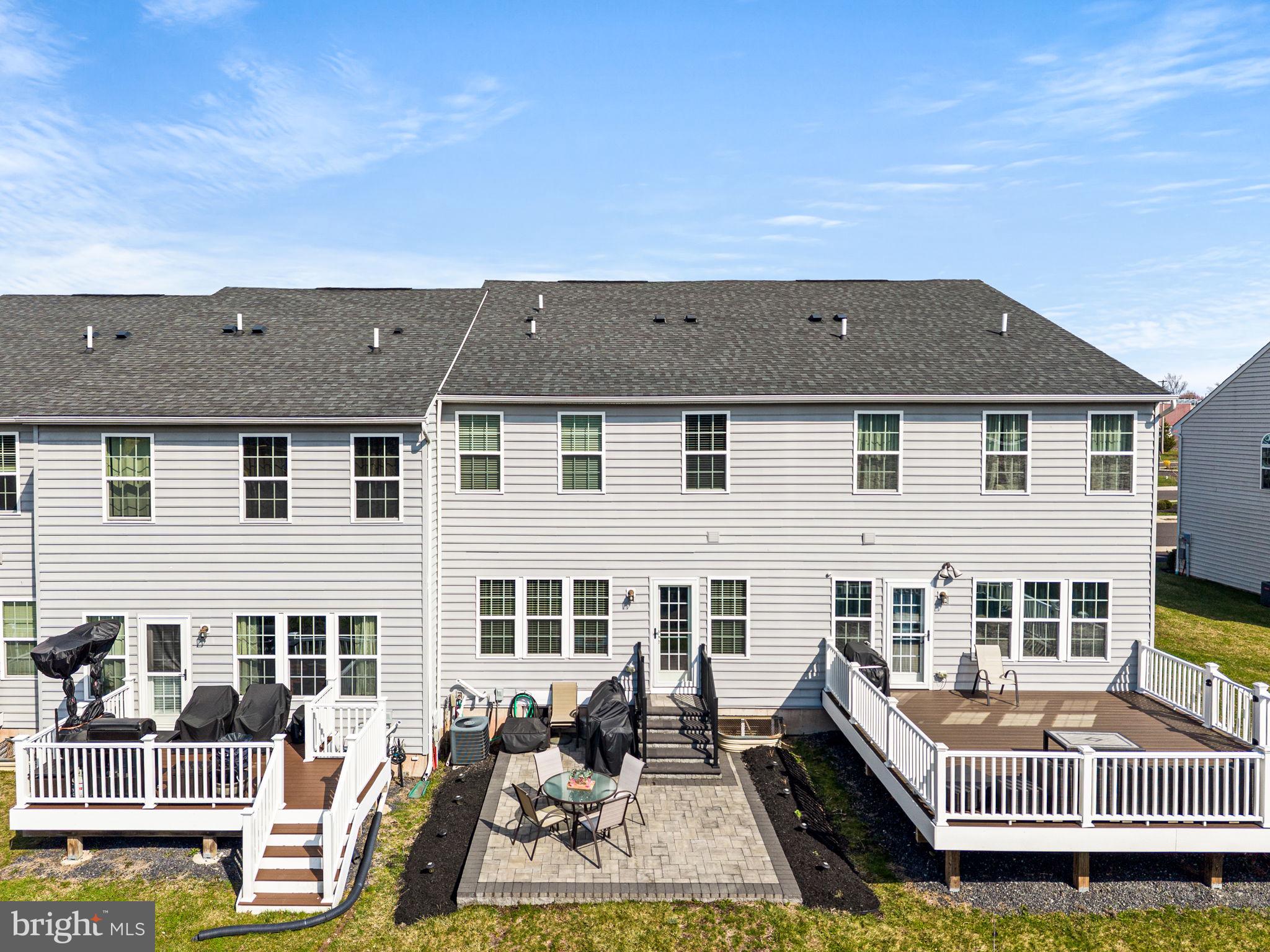 MONTGOMERY SQUARE - Residential