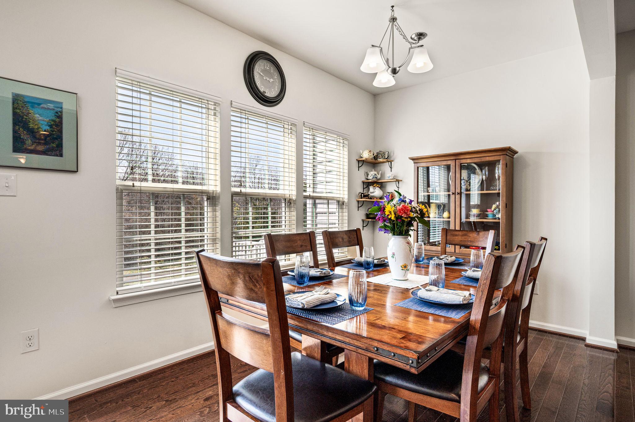 MONTGOMERY SQUARE - Residential