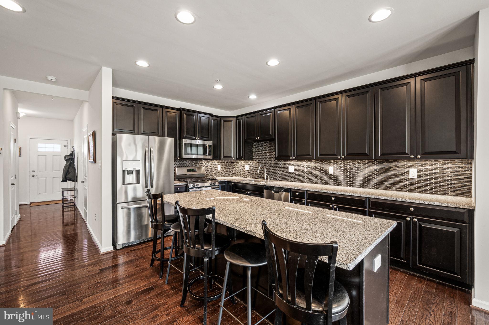 MONTGOMERY SQUARE - Residential