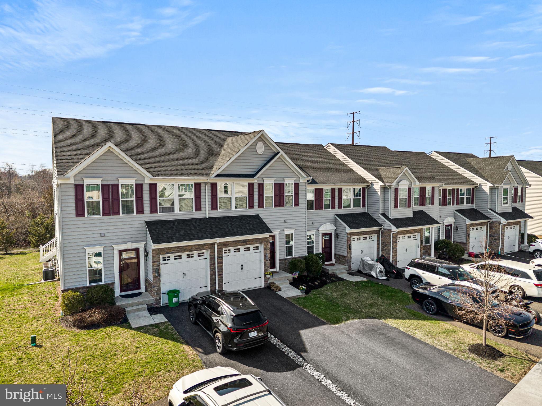 MONTGOMERY SQUARE - Residential