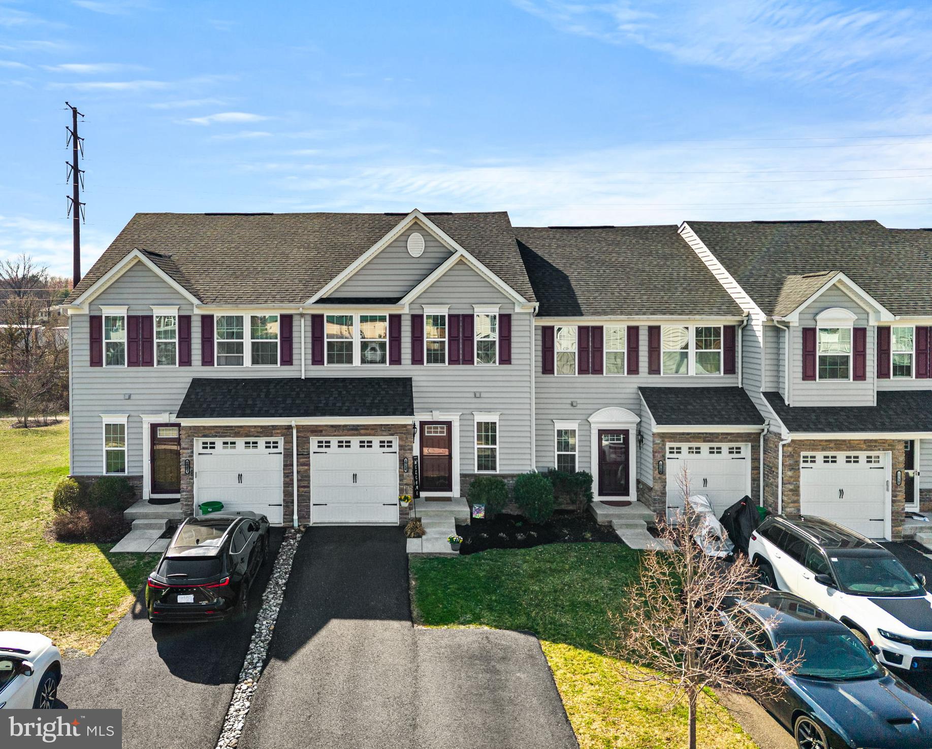MONTGOMERY SQUARE - Residential