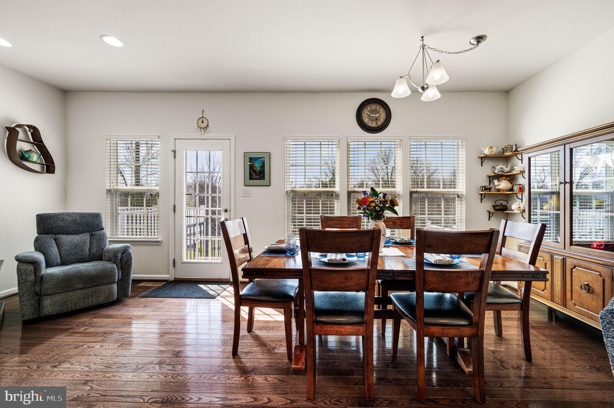 MONTGOMERY SQUARE - Residential