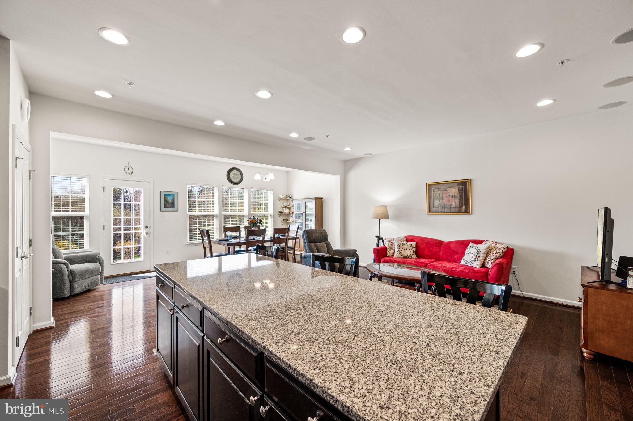 MONTGOMERY SQUARE - Residential