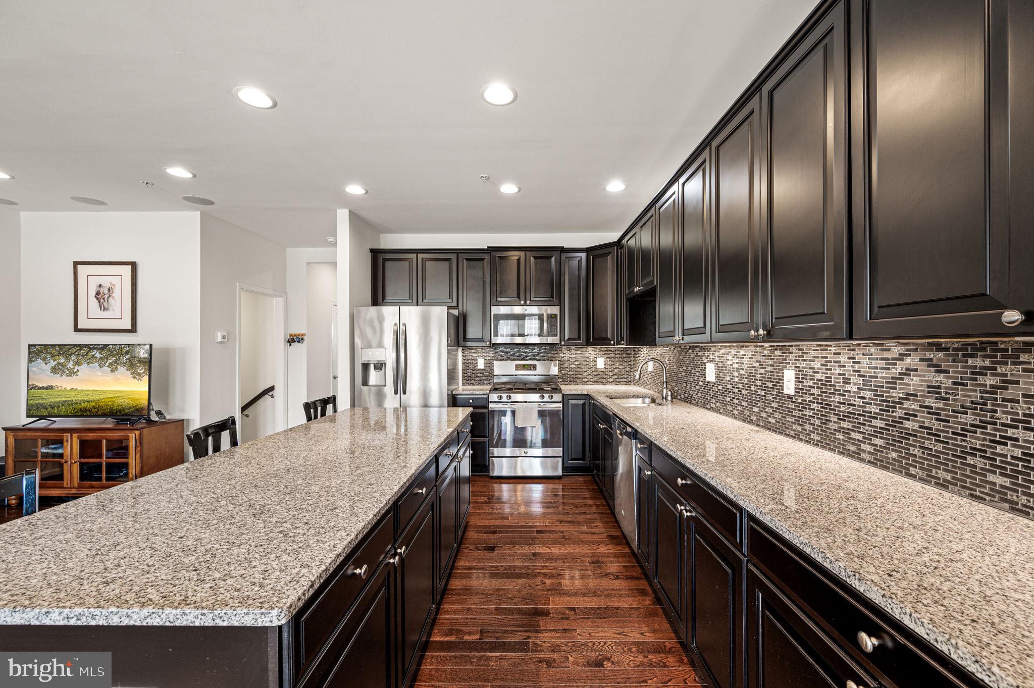 MONTGOMERY SQUARE - Residential