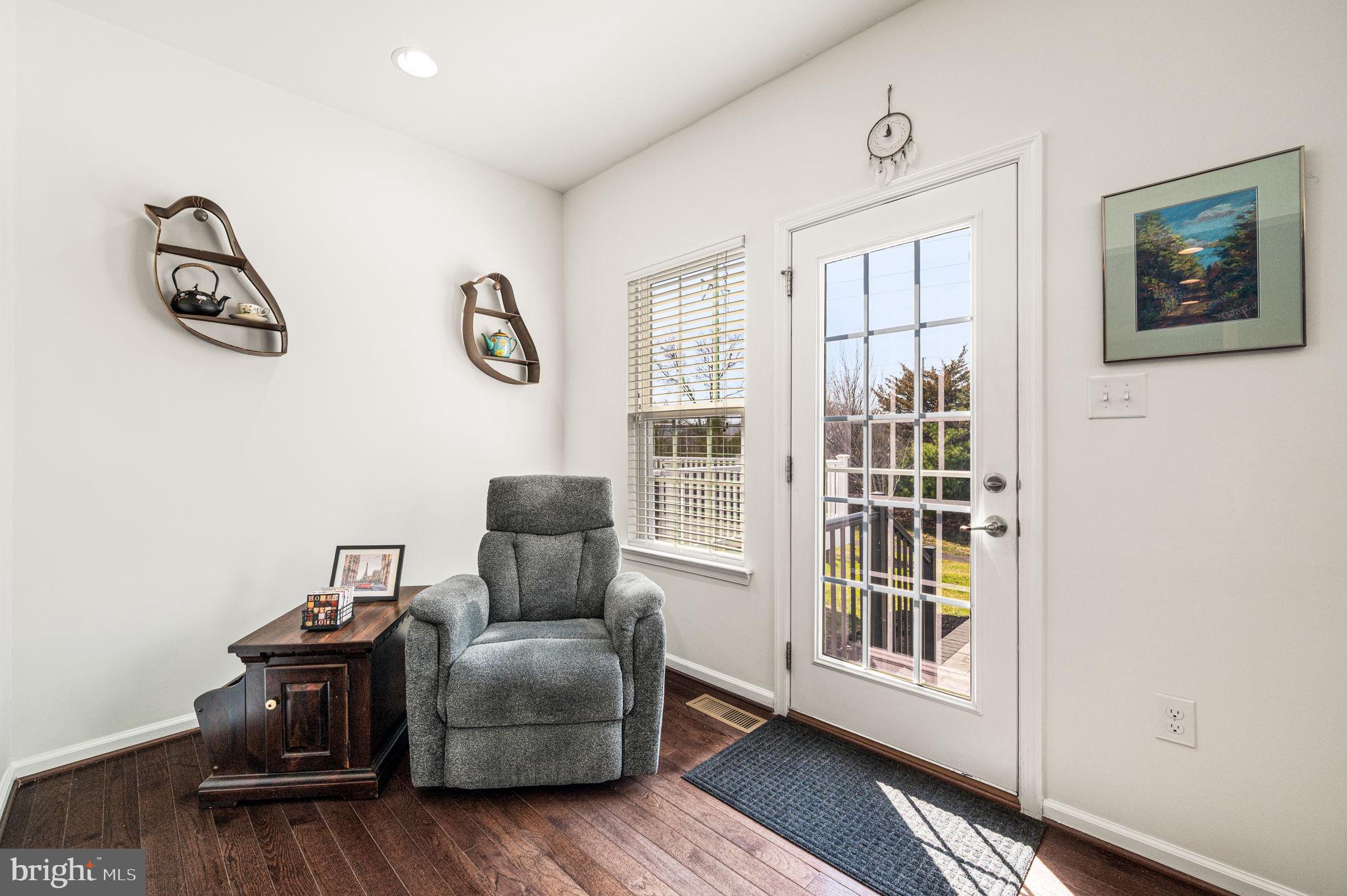 MONTGOMERY SQUARE - Residential