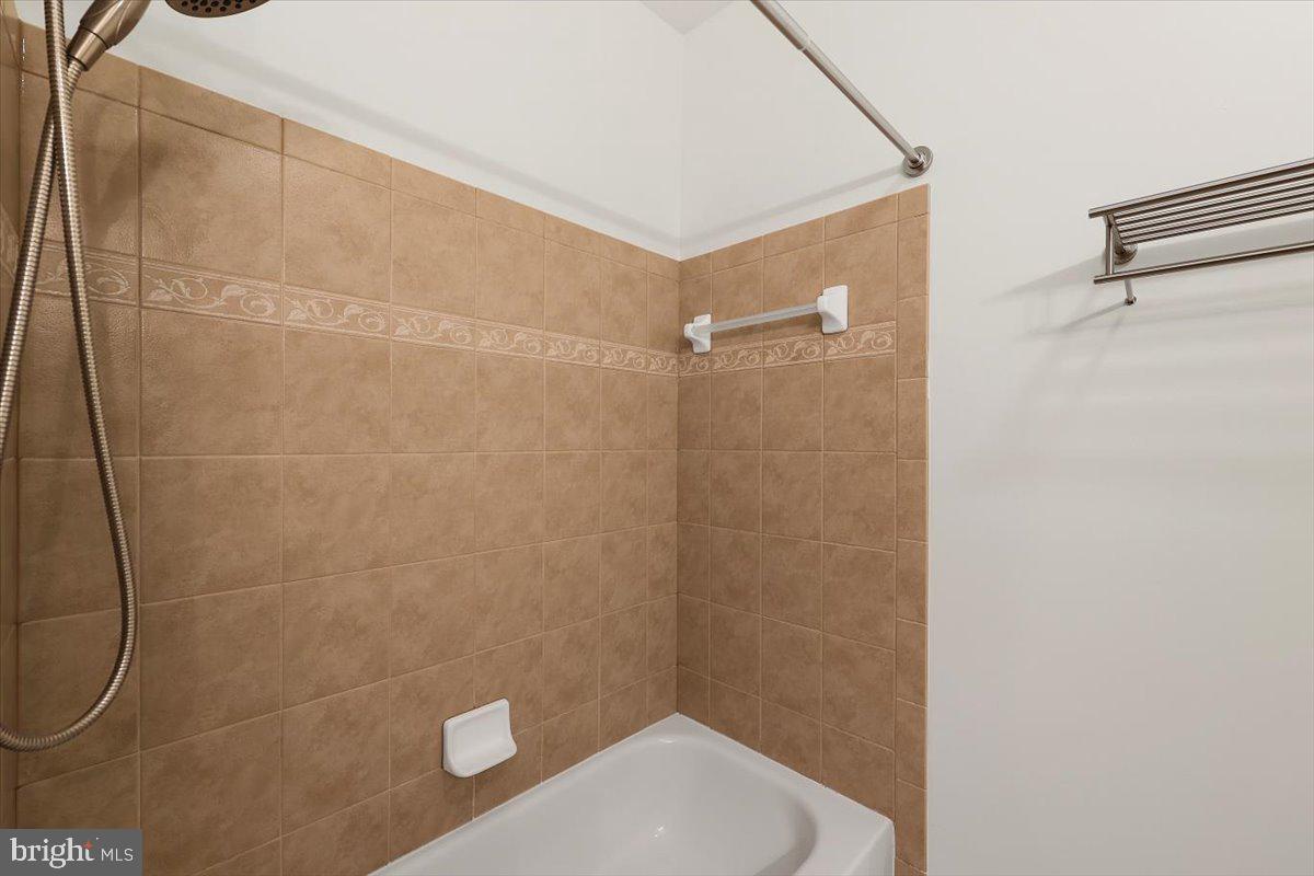 KENTLANDS - Residential Lease