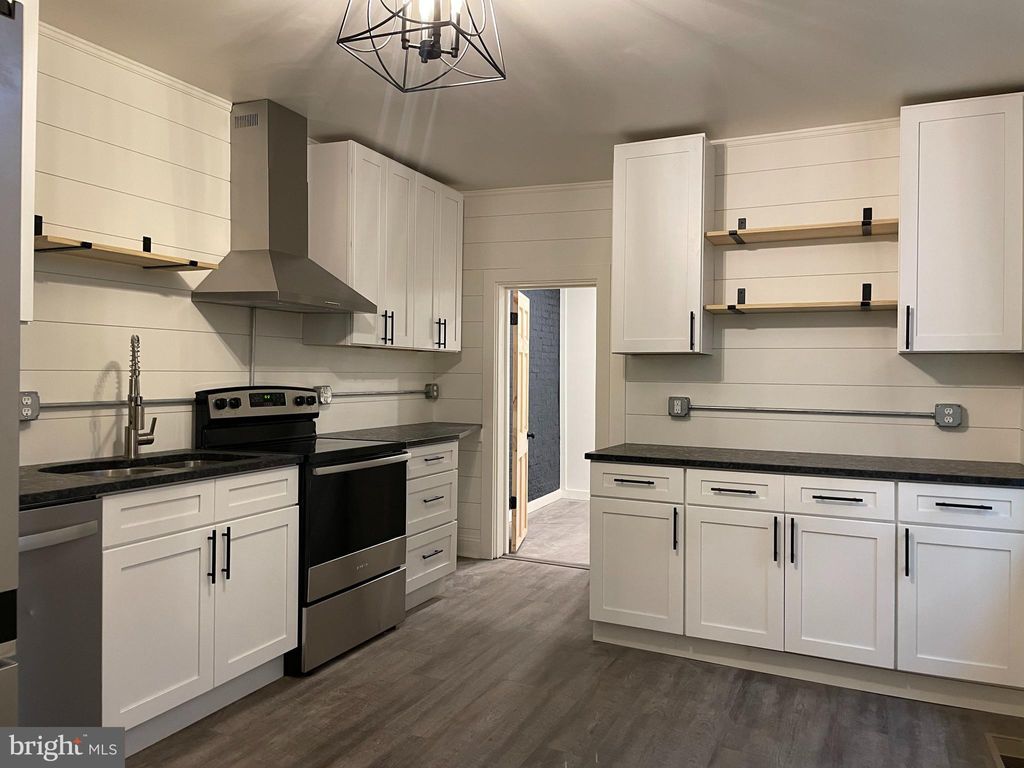 Photo of 704 POPLAR ST, LANCASTER, PA 17603 (MLS # PALA2029282)