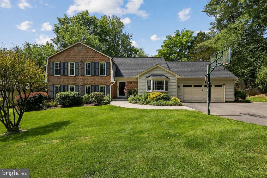 Photo of 11399 Bantry Terrace, FAIRFAX, VA 22030 (MLS # VAFX2318584)