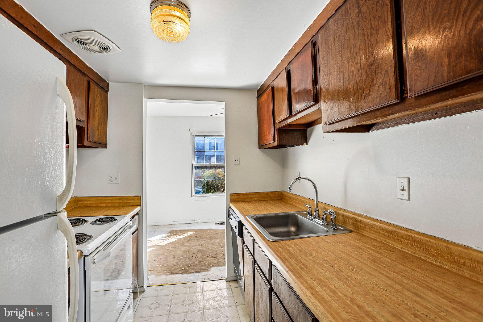 1828 DOVE COURT