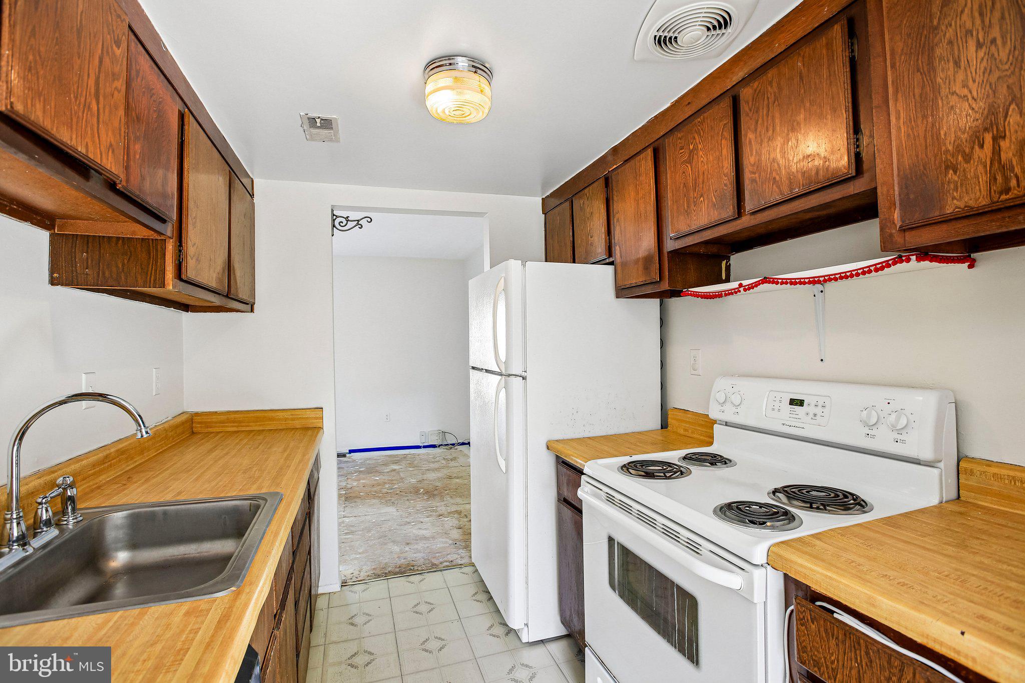 1828 DOVE COURT