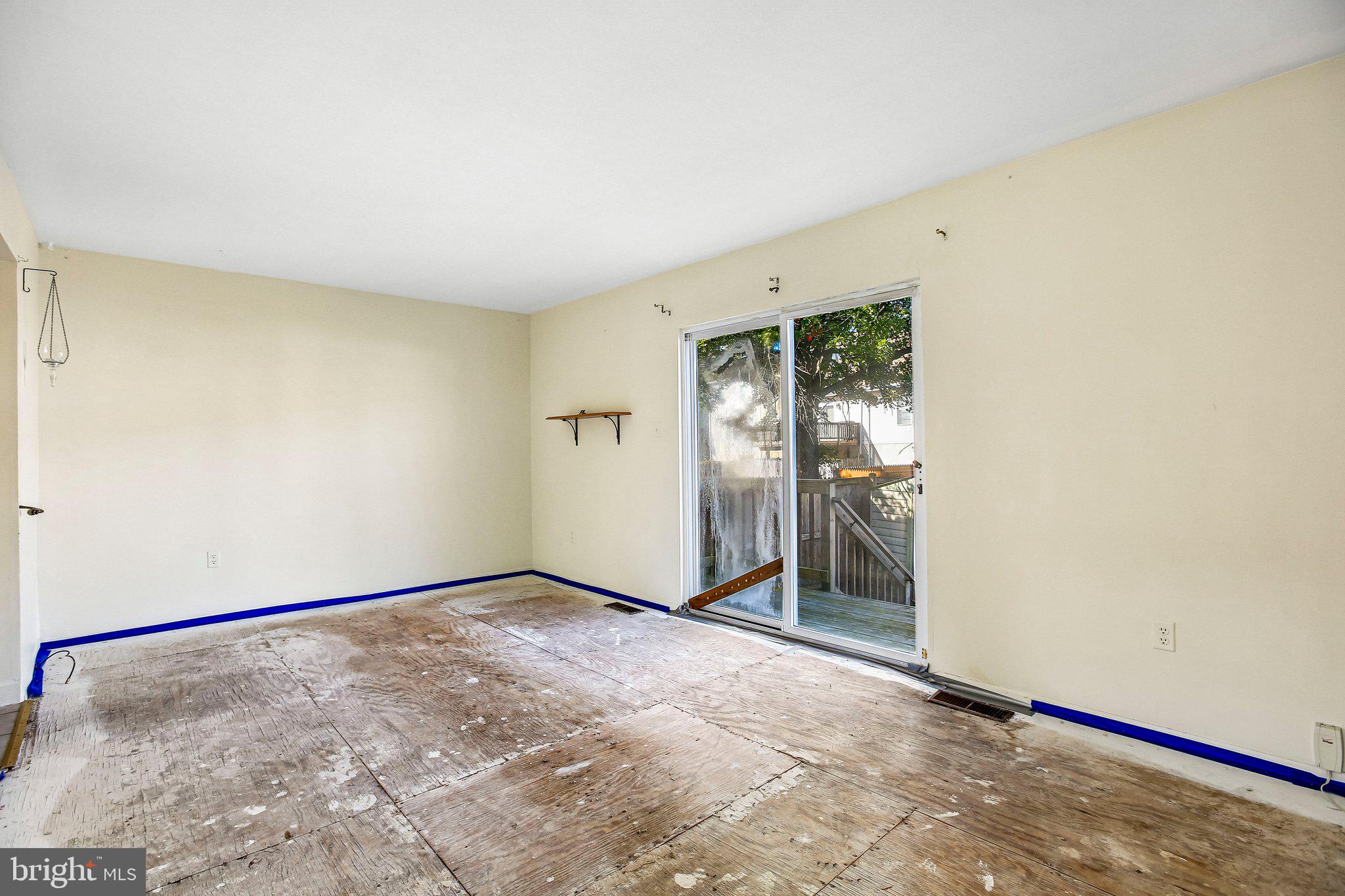 1828 DOVE COURT