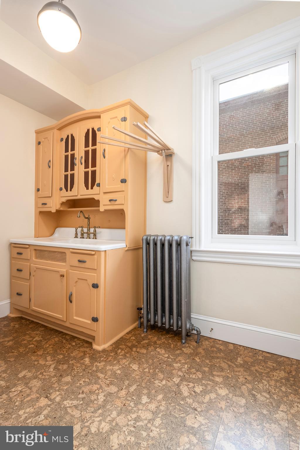 EAST FALLS - Residential