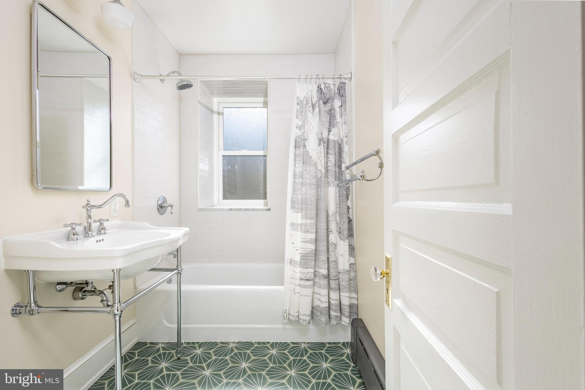 EAST FALLS - Residential