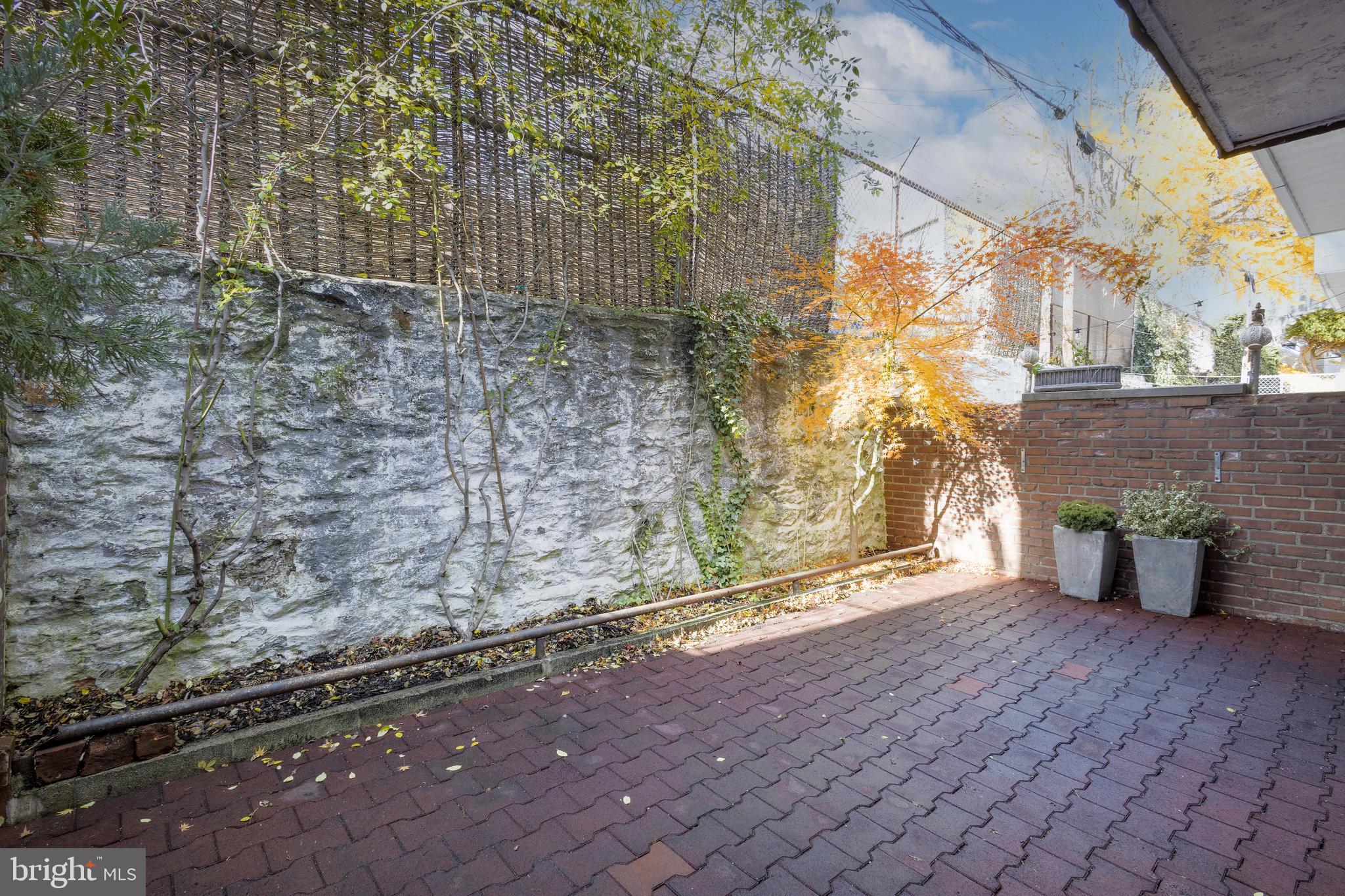 EAST FALLS - Residential