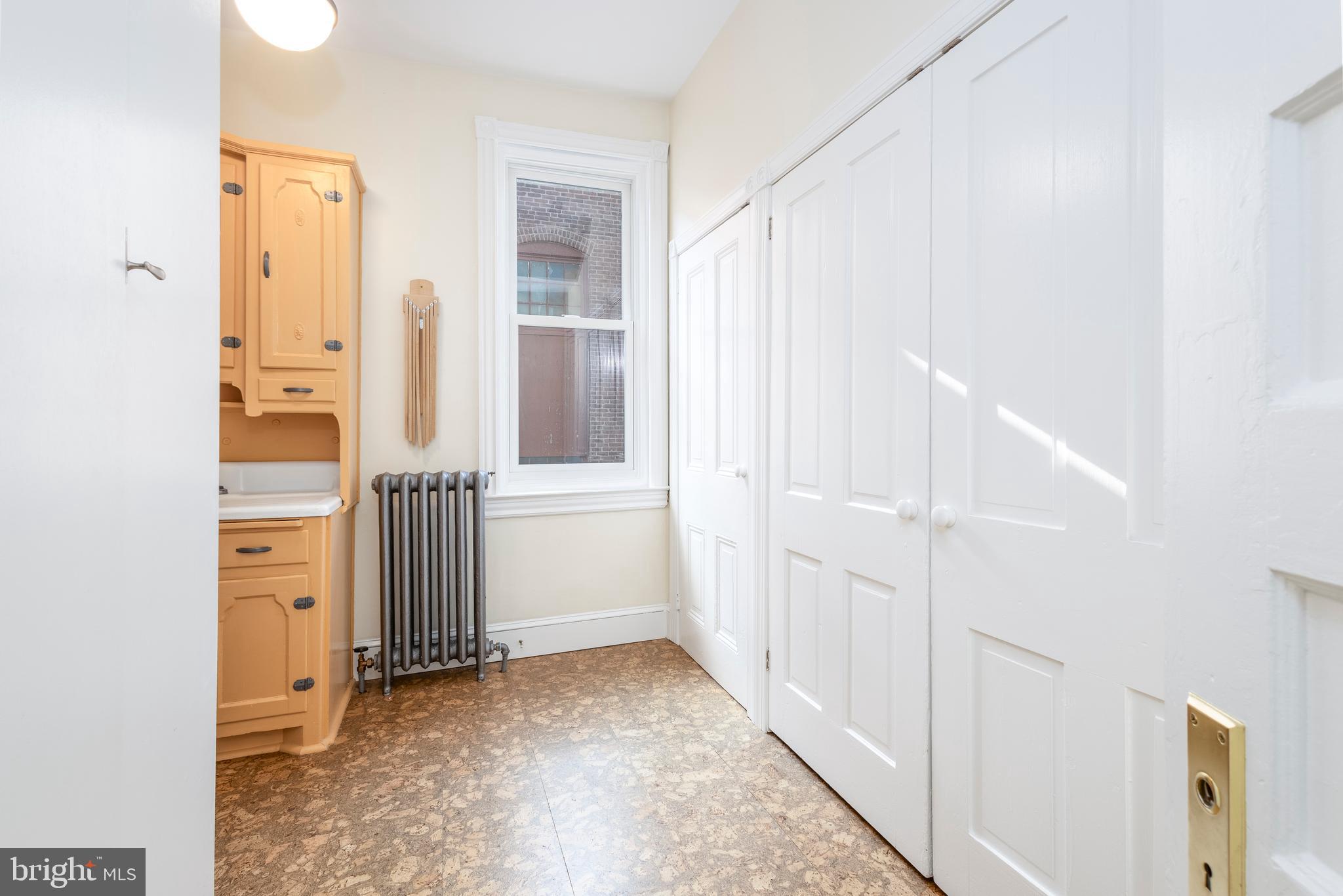 EAST FALLS - Residential