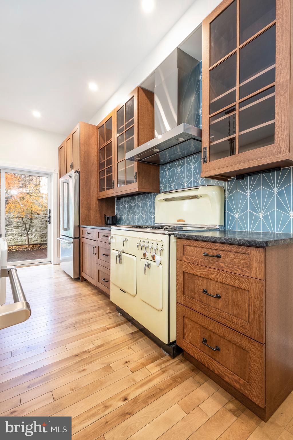 EAST FALLS - Residential