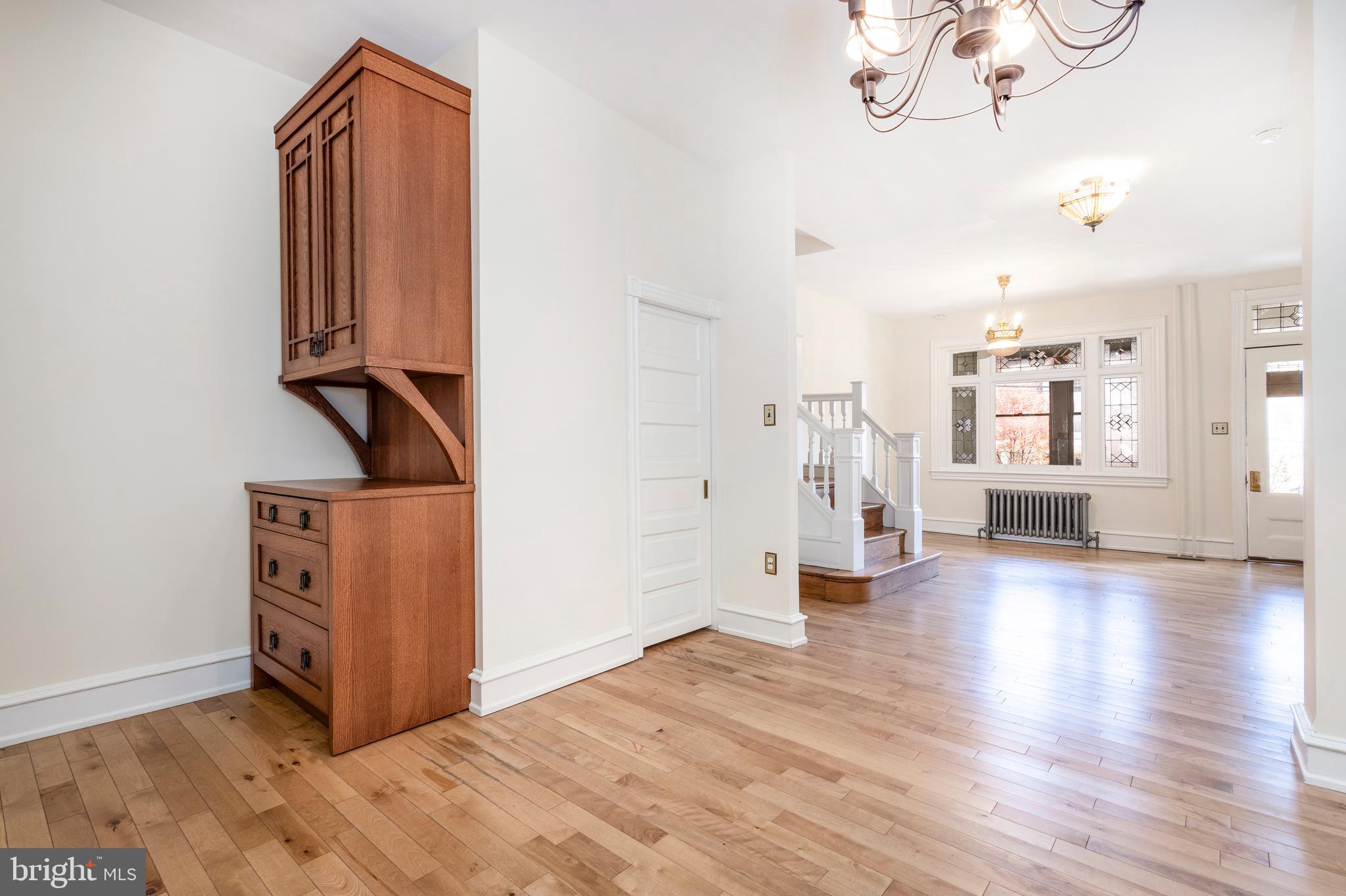 EAST FALLS - Residential