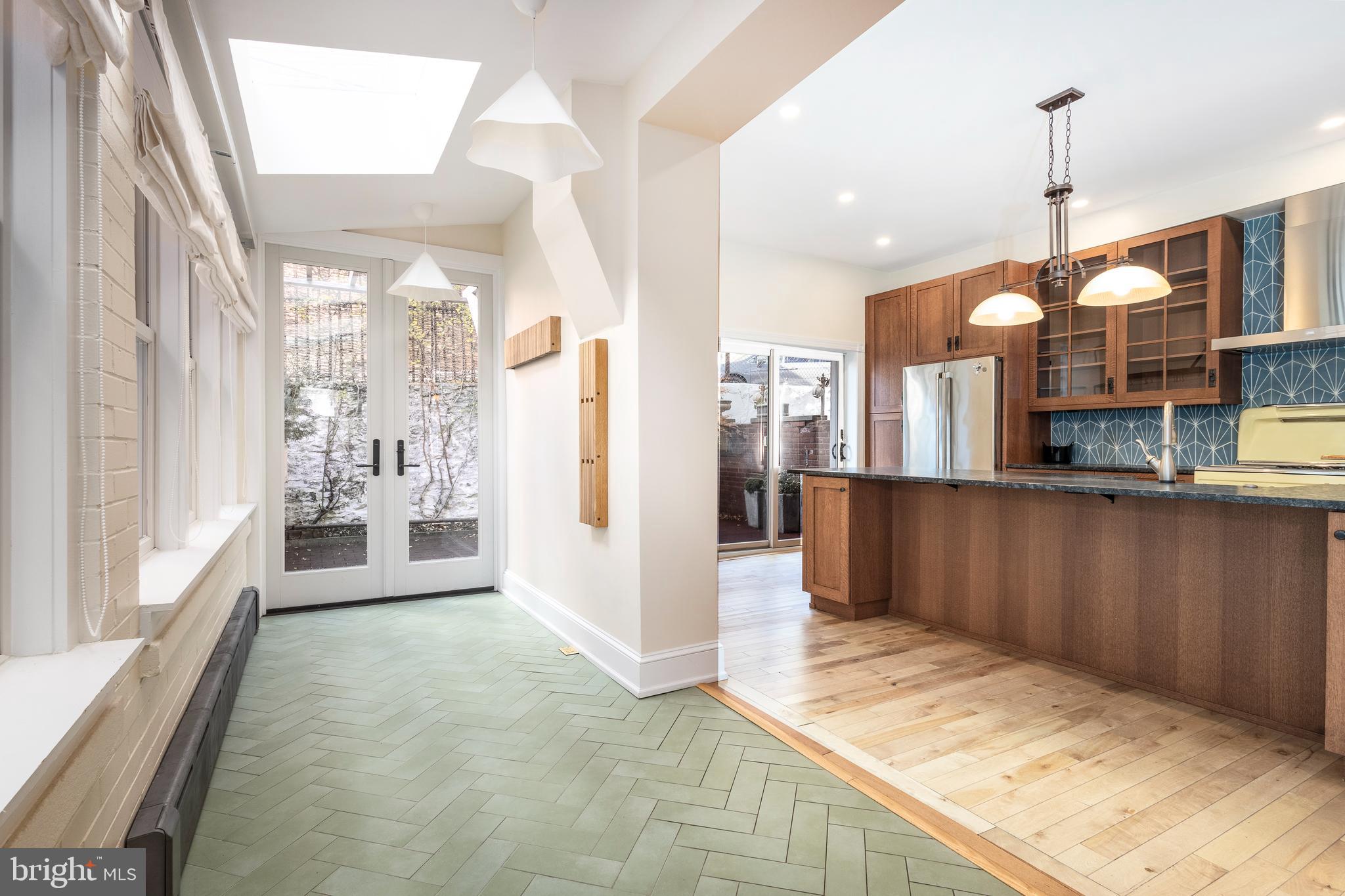 EAST FALLS - Residential