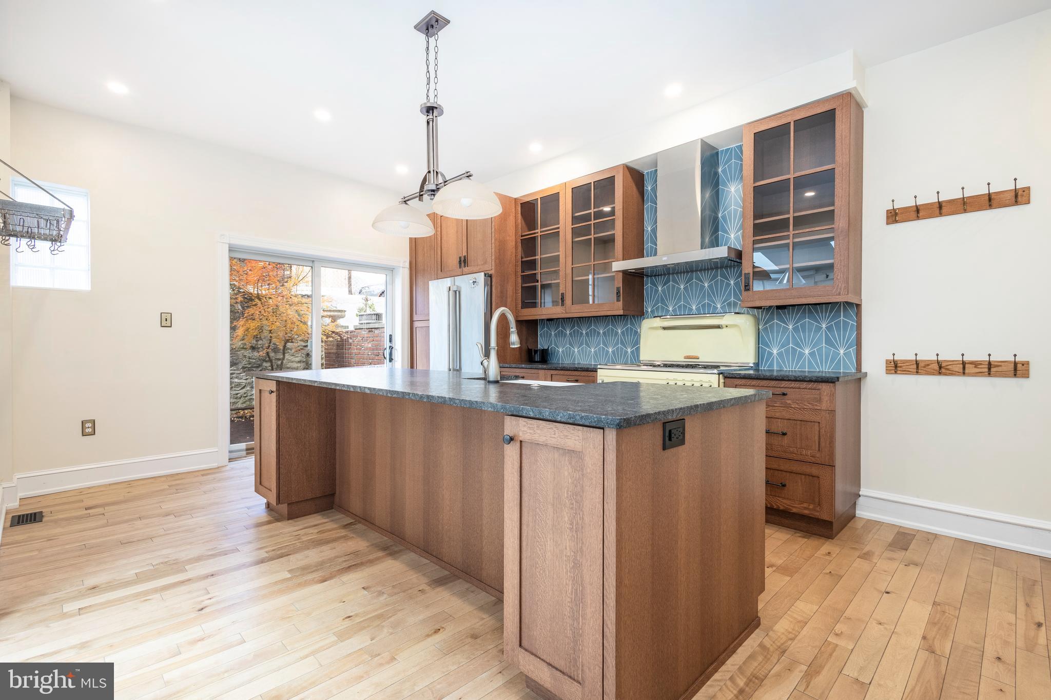 EAST FALLS - Residential