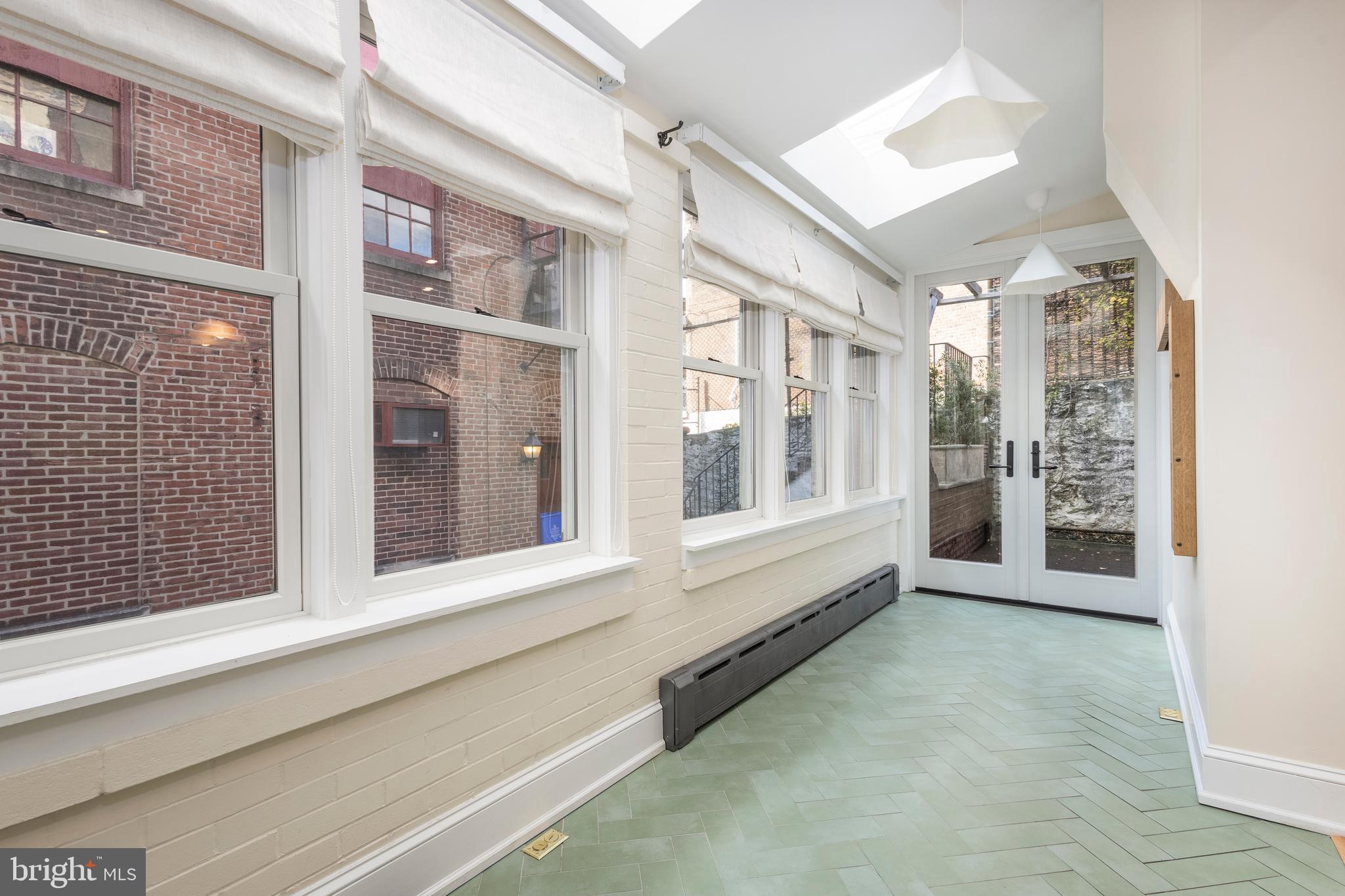 EAST FALLS - Residential