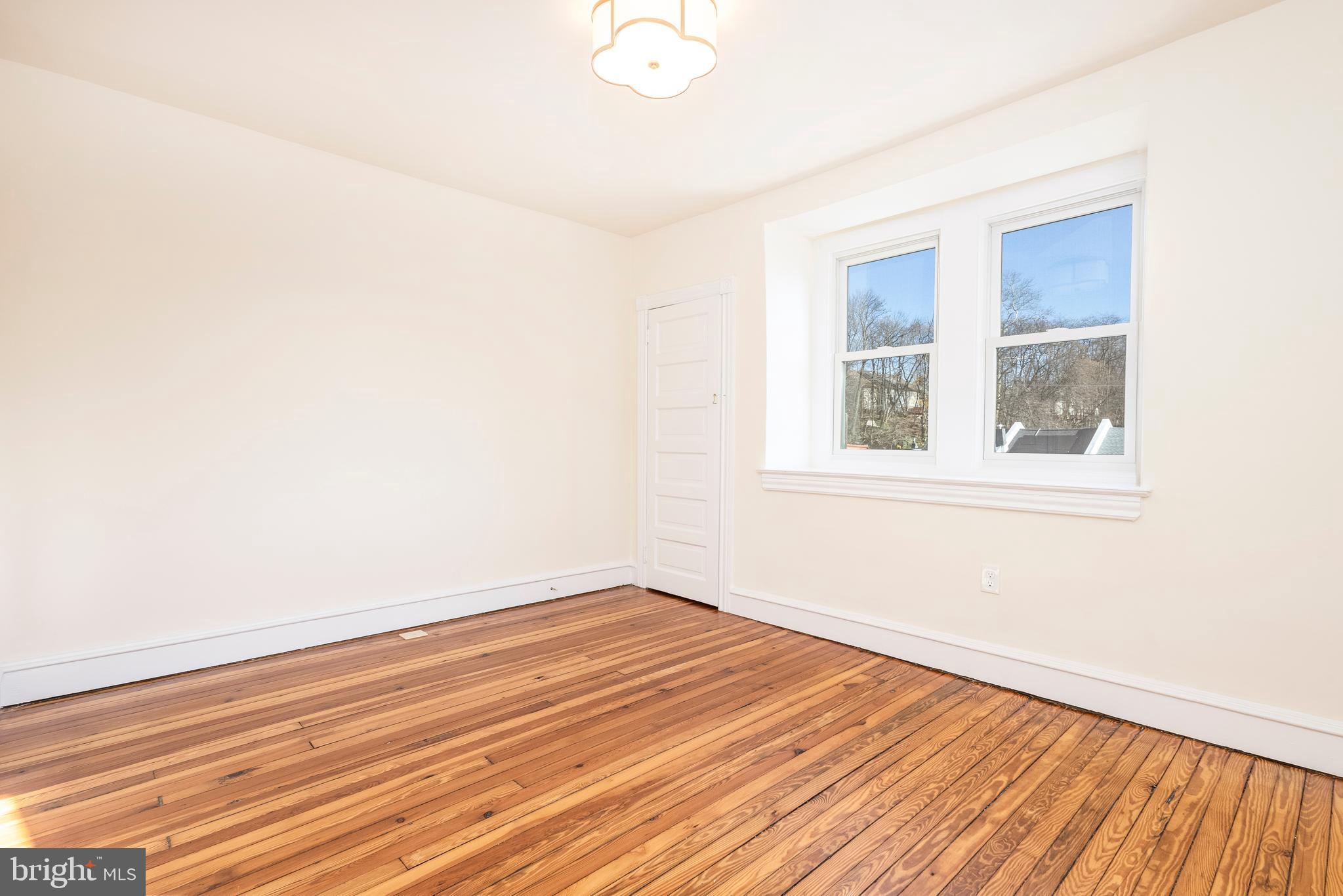 EAST FALLS - Residential