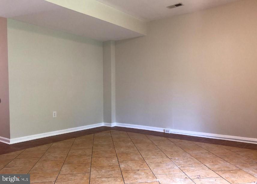 SHERBROOKE CONDO - Residential Lease