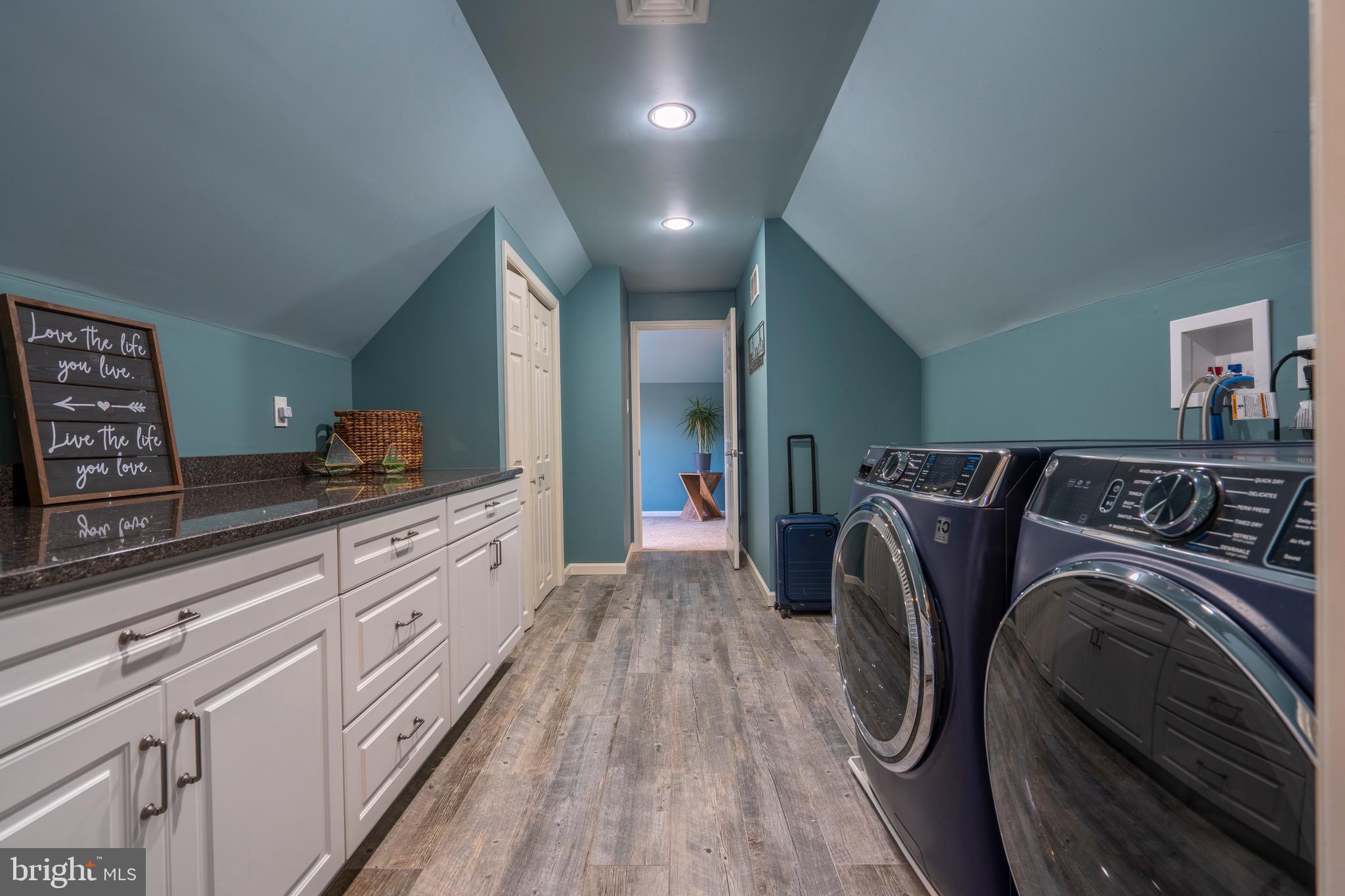 MONTGOMERY HOLLOW - Residential