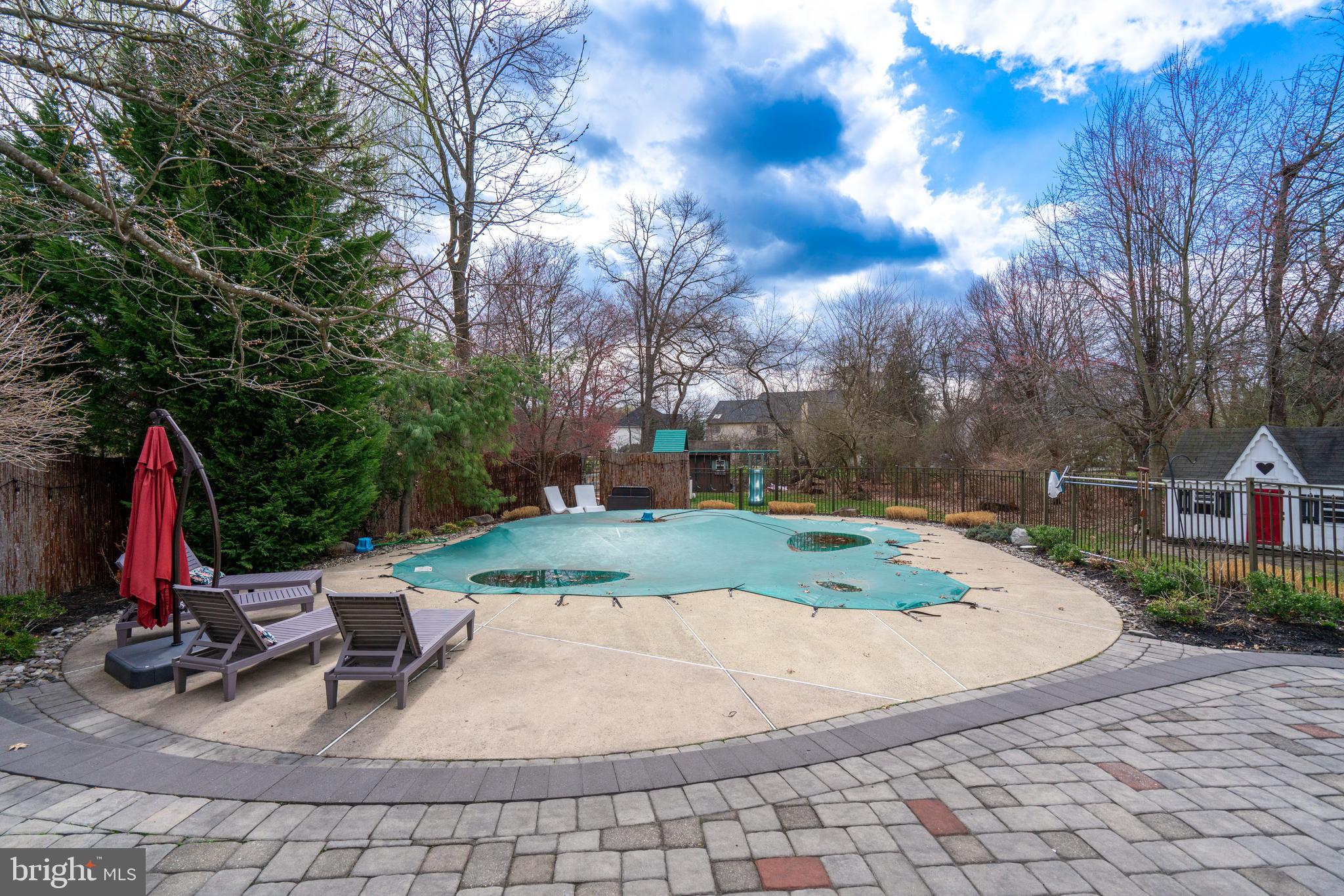 MONTGOMERY HOLLOW - Residential