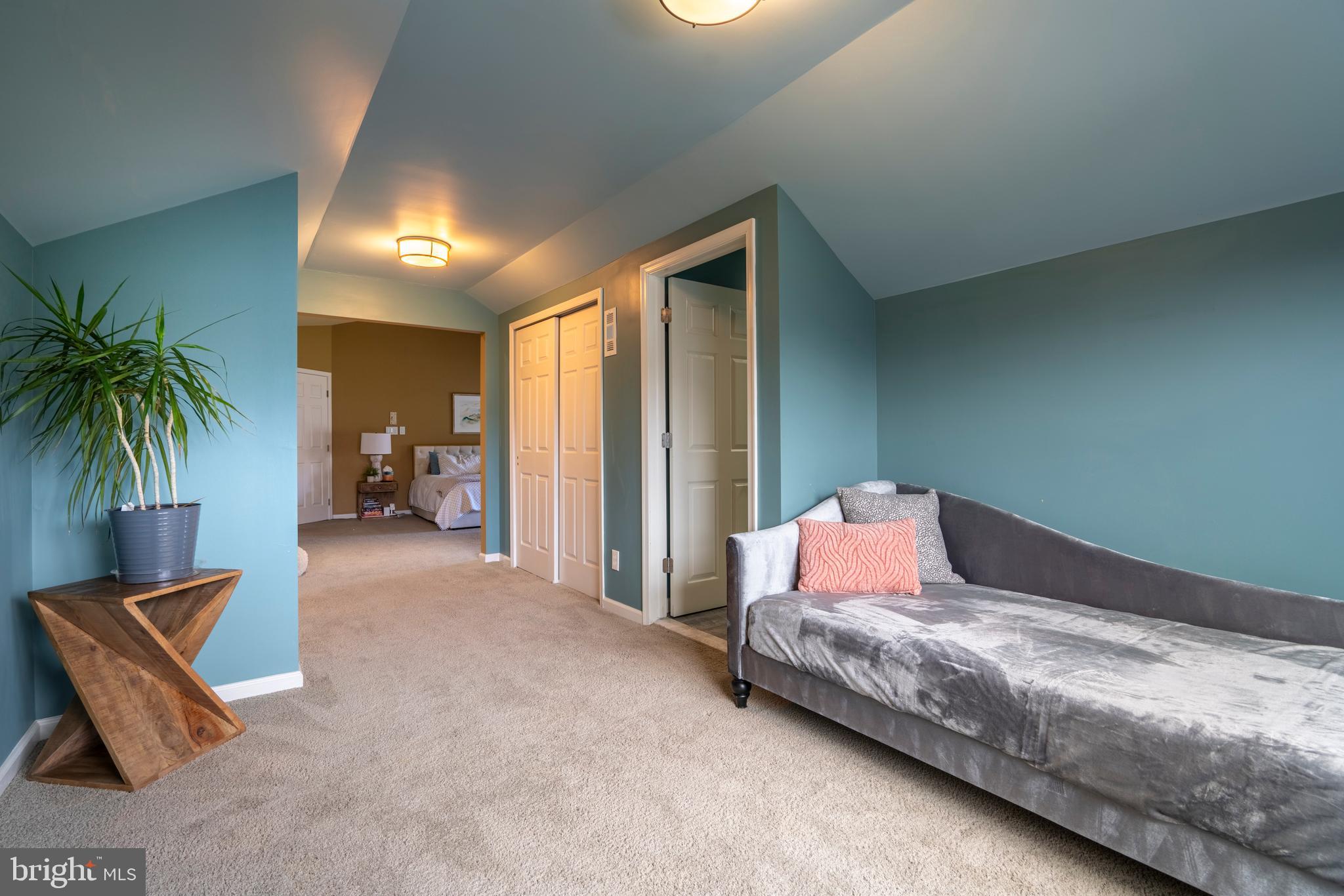 MONTGOMERY HOLLOW - Residential