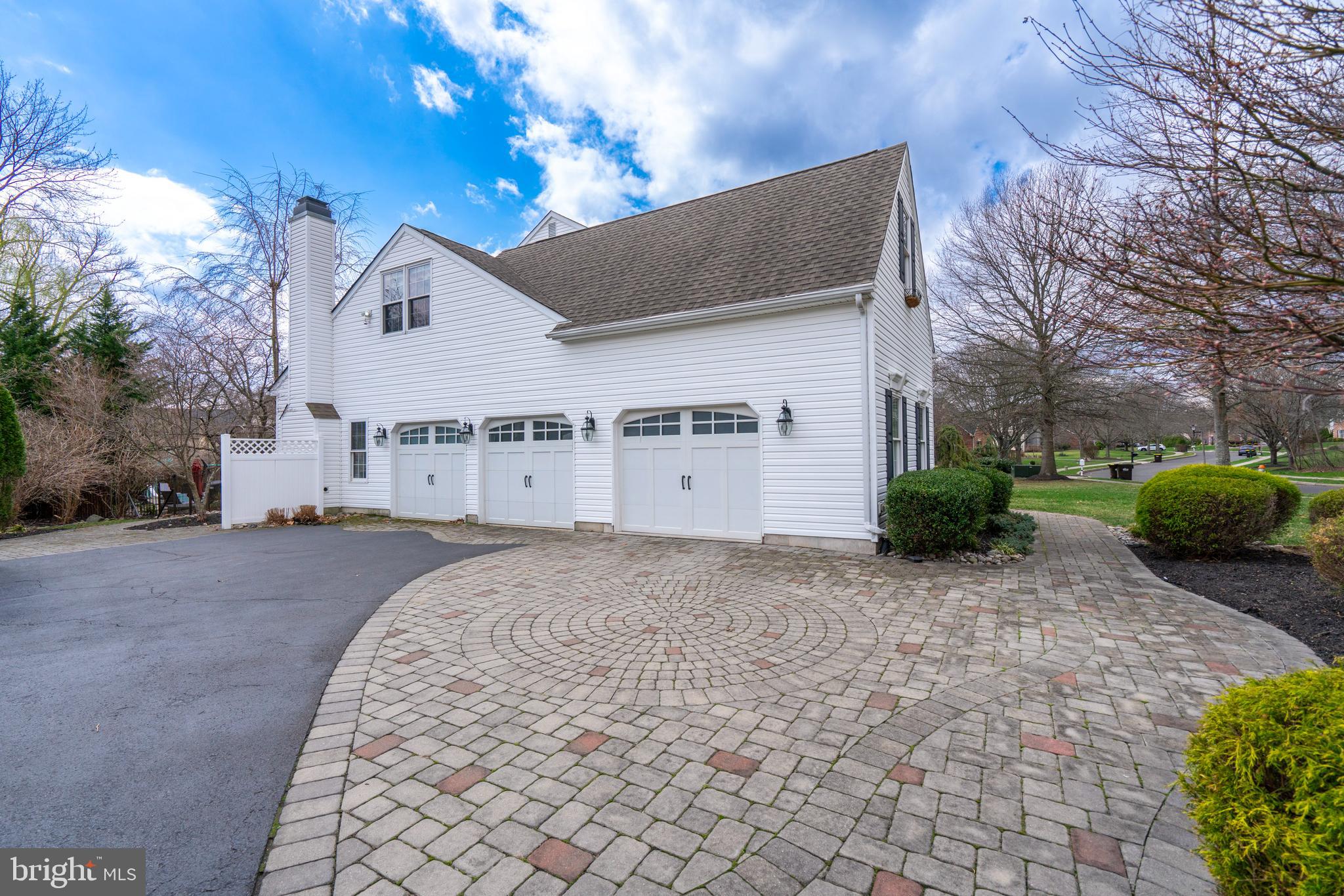 MONTGOMERY HOLLOW - Residential