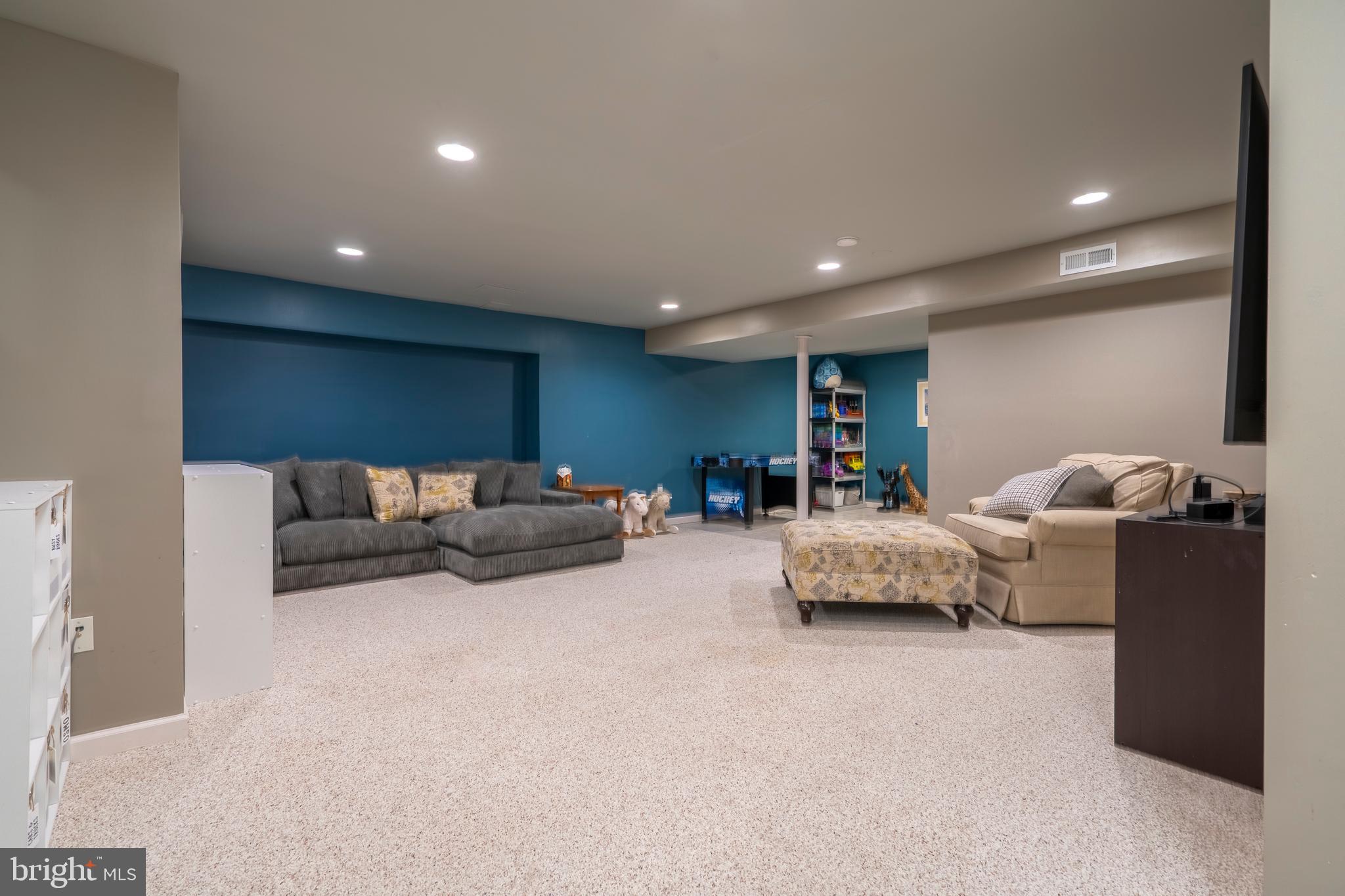 MONTGOMERY HOLLOW - Residential