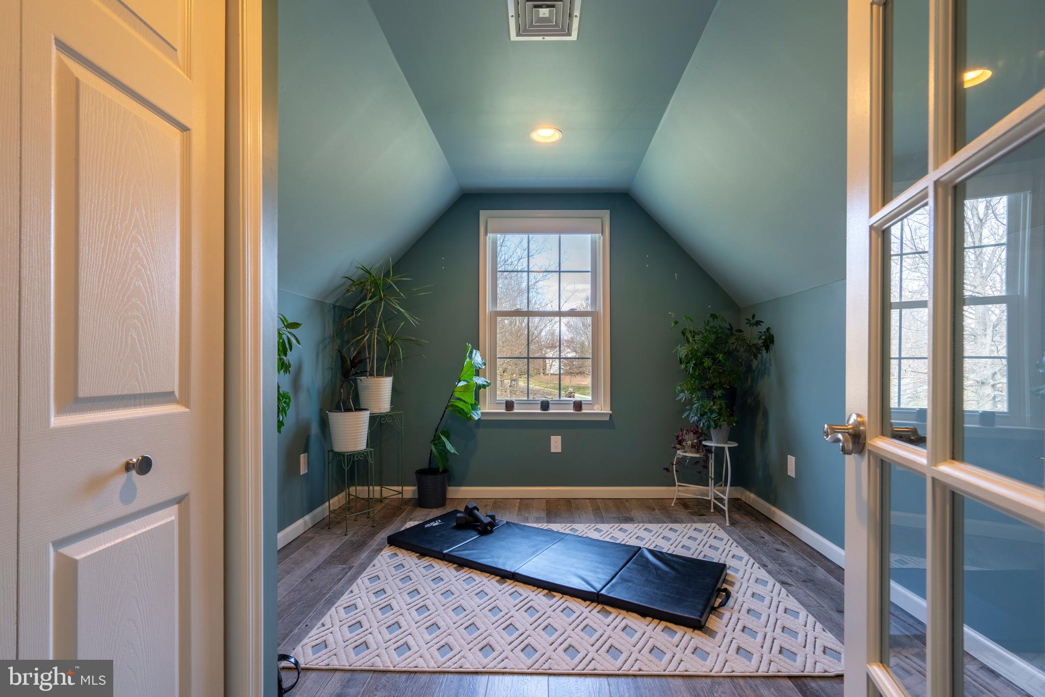 MONTGOMERY HOLLOW - Residential