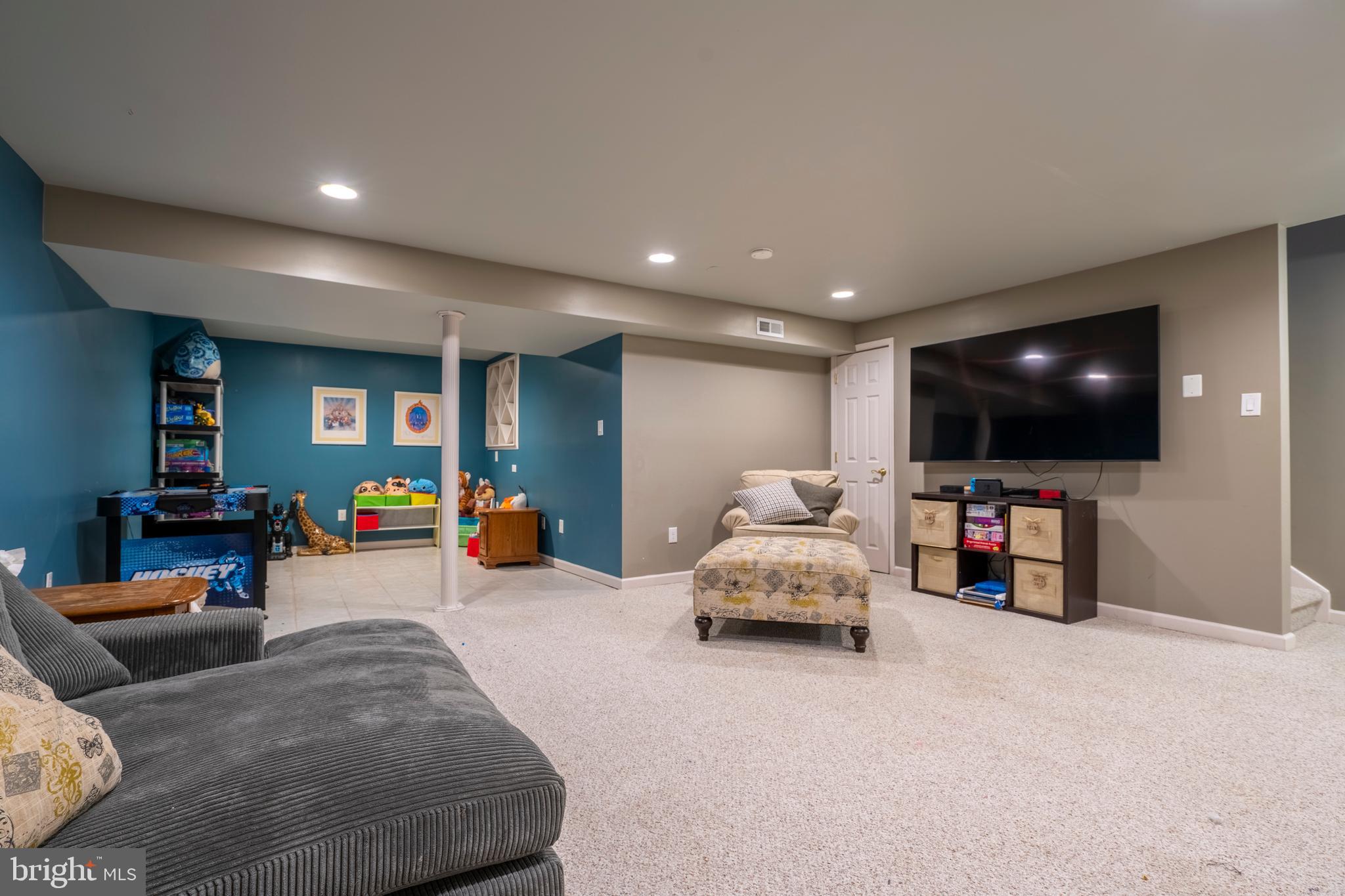 MONTGOMERY HOLLOW - Residential