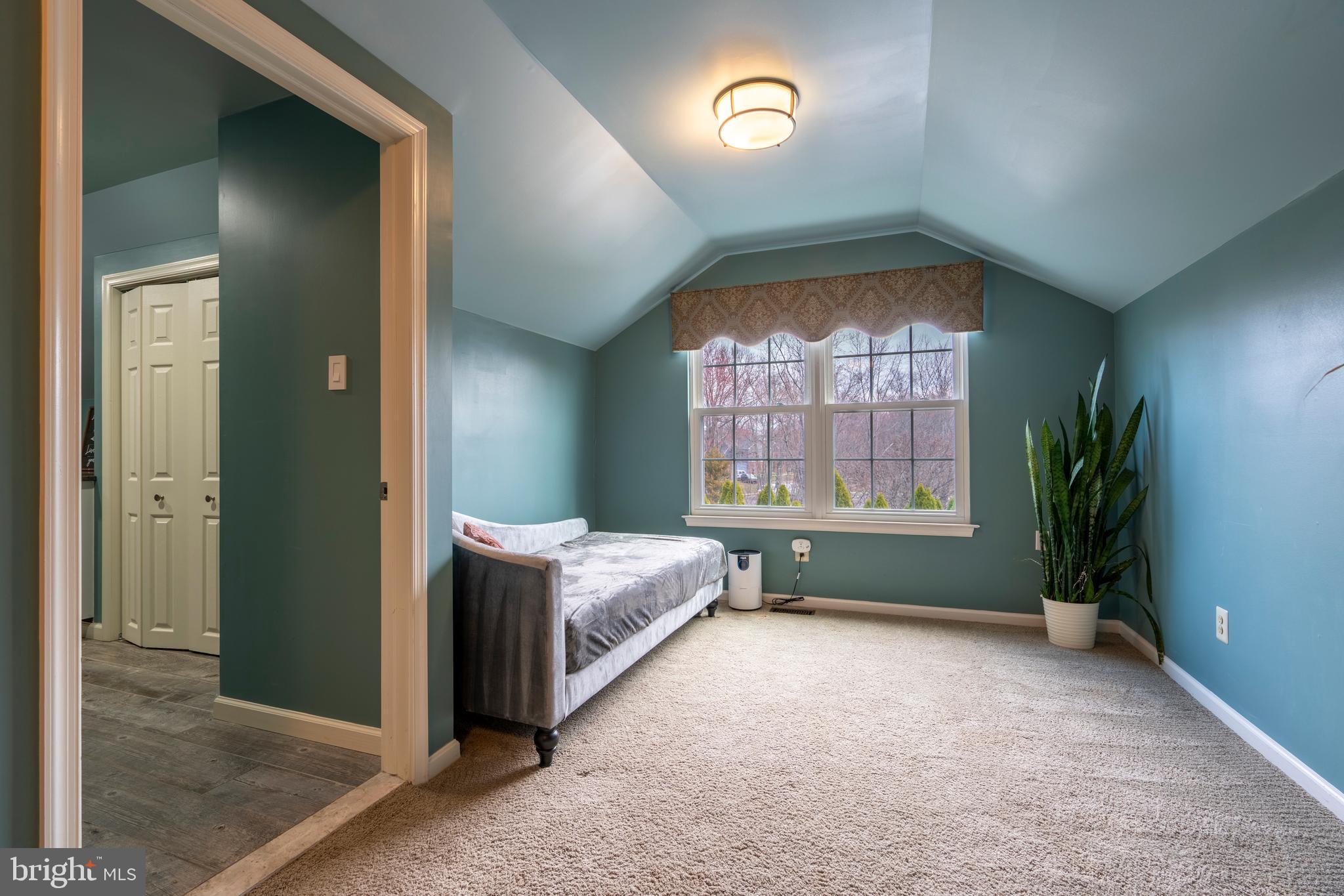 MONTGOMERY HOLLOW - Residential