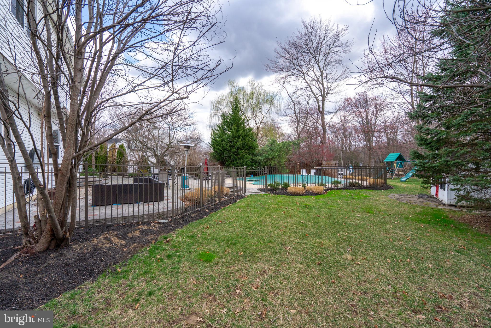 MONTGOMERY HOLLOW - Residential