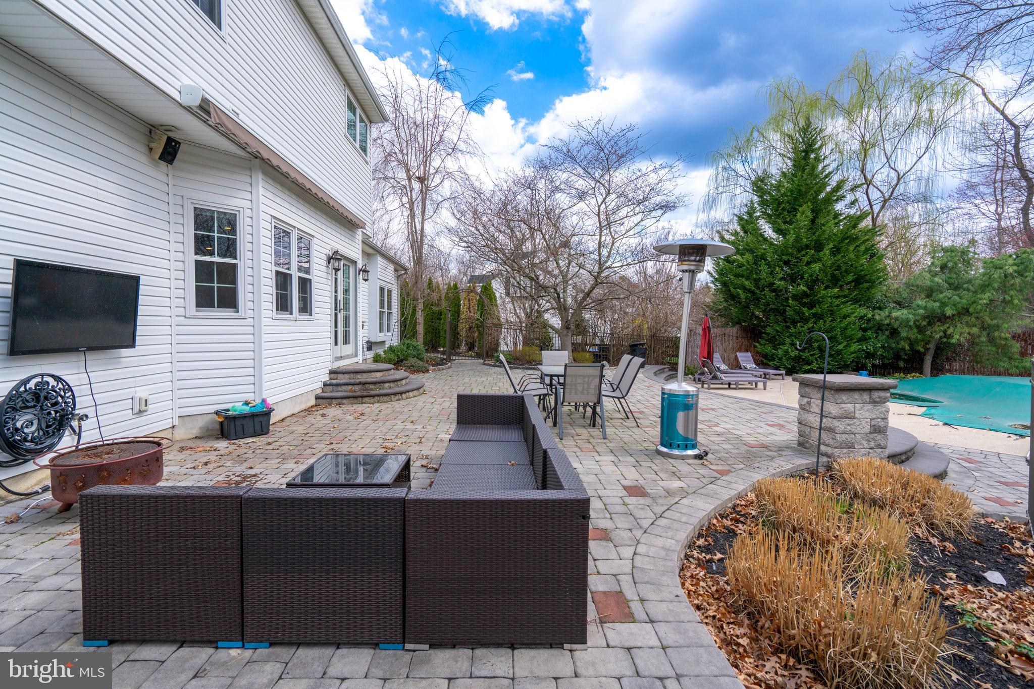 MONTGOMERY HOLLOW - Residential