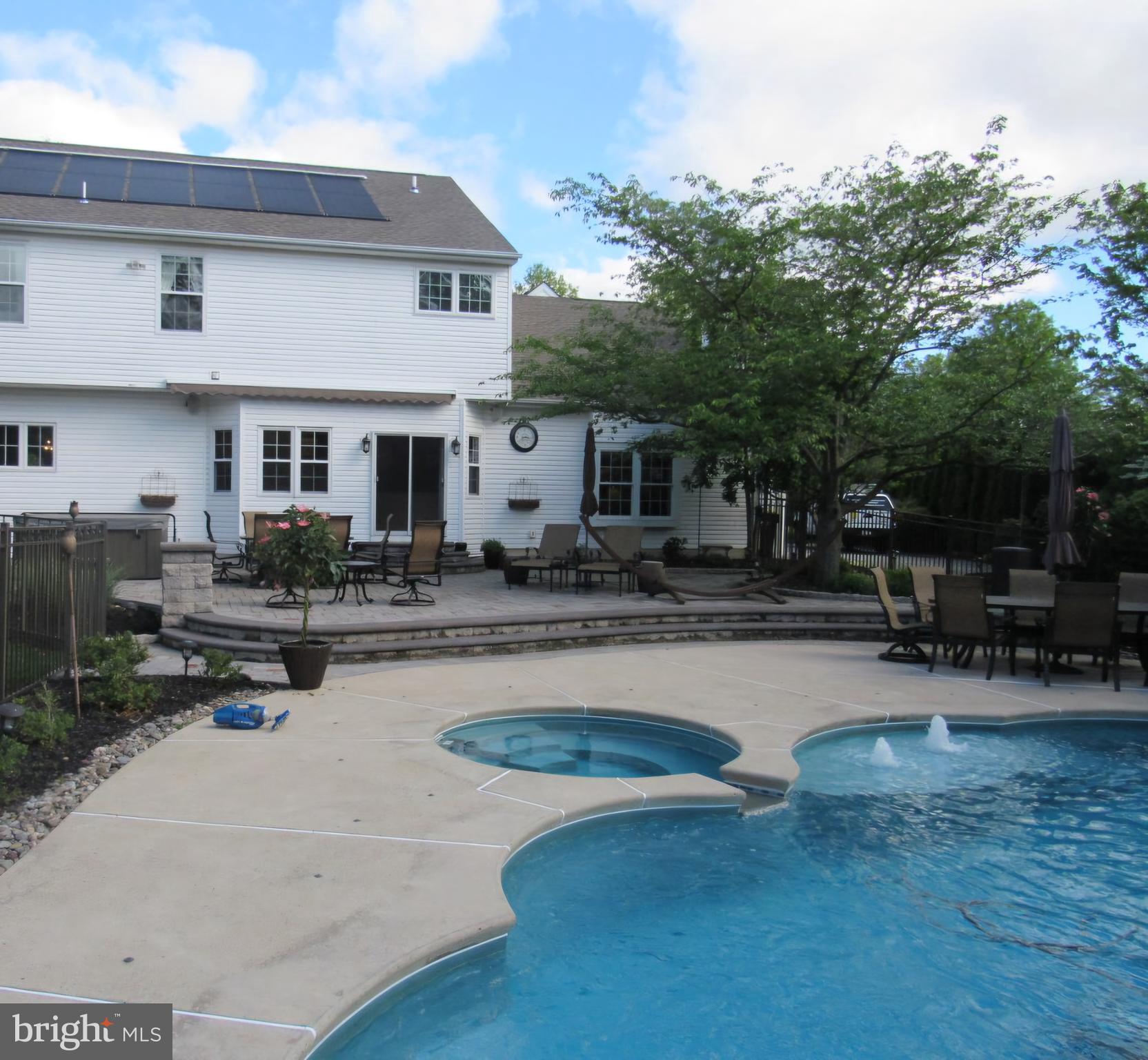 MONTGOMERY HOLLOW - Residential