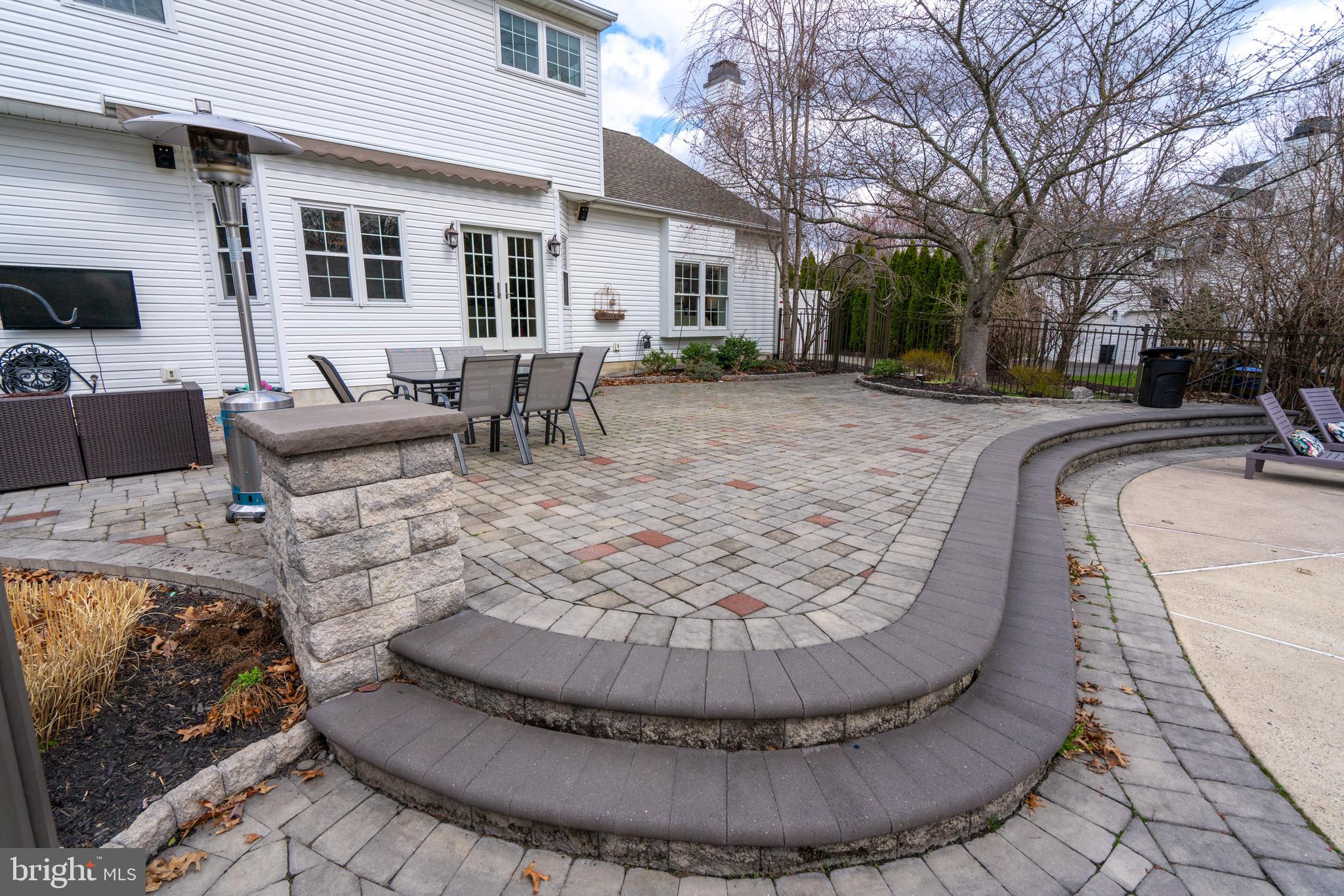 MONTGOMERY HOLLOW - Residential