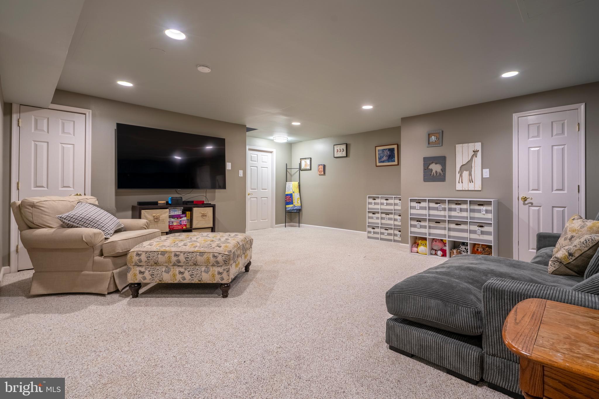 MONTGOMERY HOLLOW - Residential