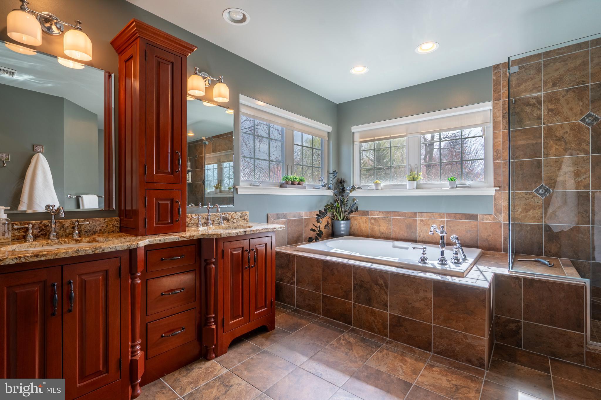 MONTGOMERY HOLLOW - Residential