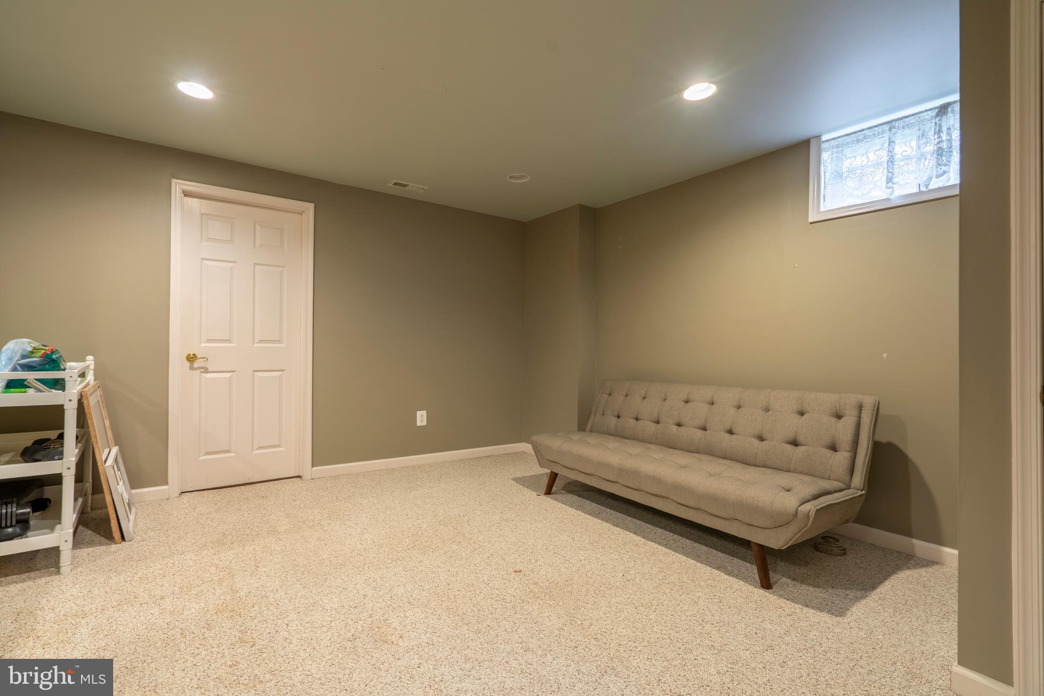 MONTGOMERY HOLLOW - Residential