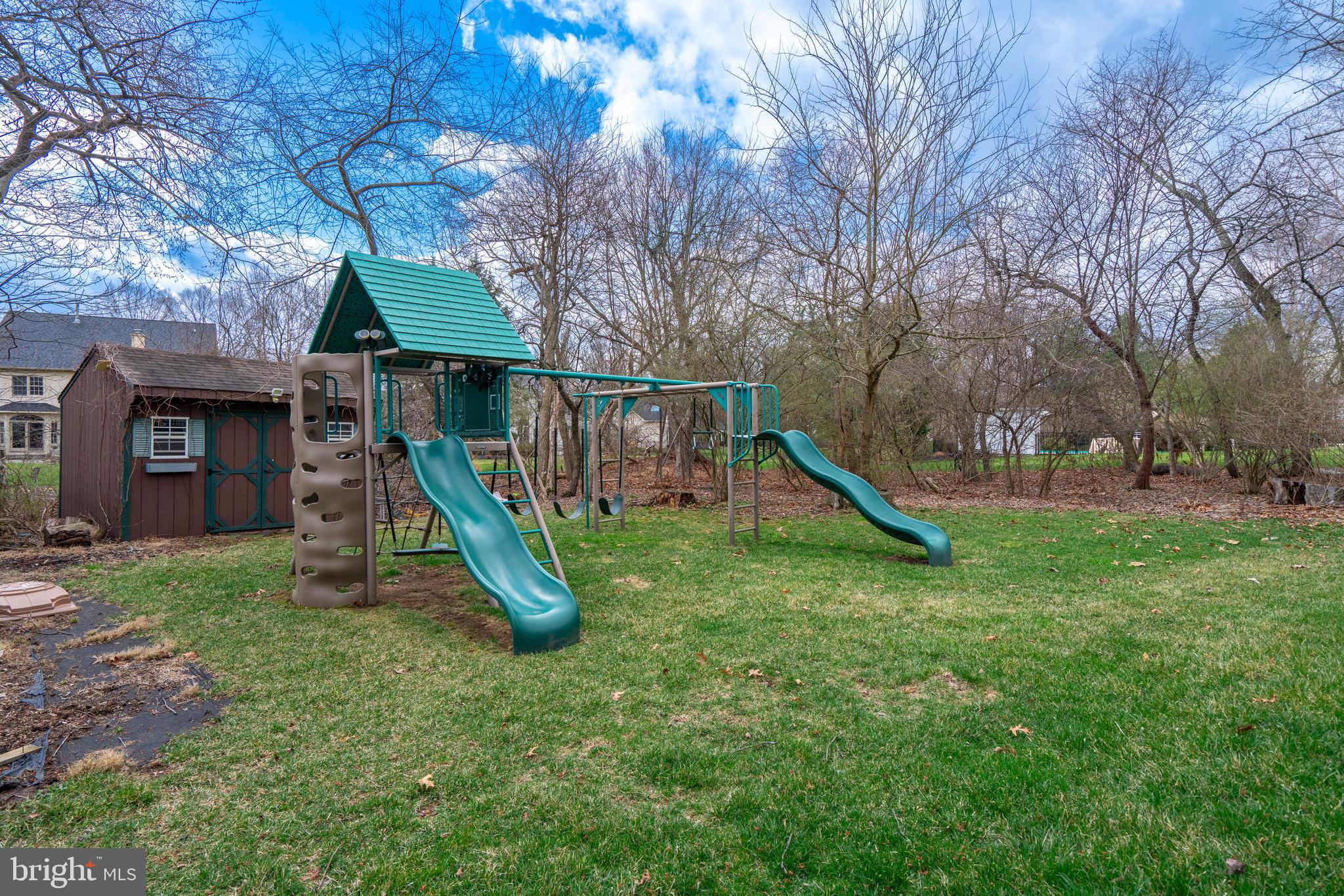 MONTGOMERY HOLLOW - Residential