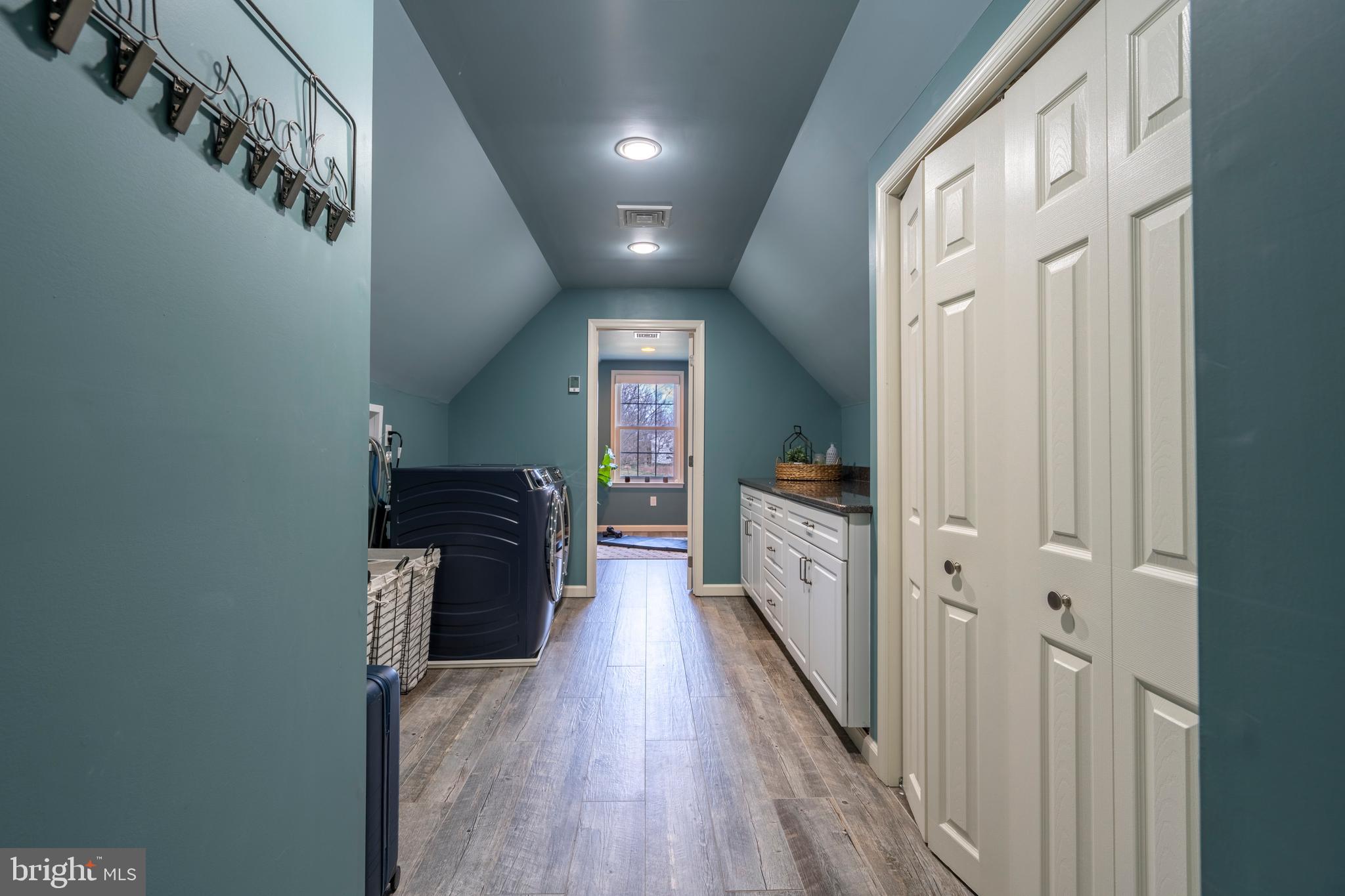 MONTGOMERY HOLLOW - Residential