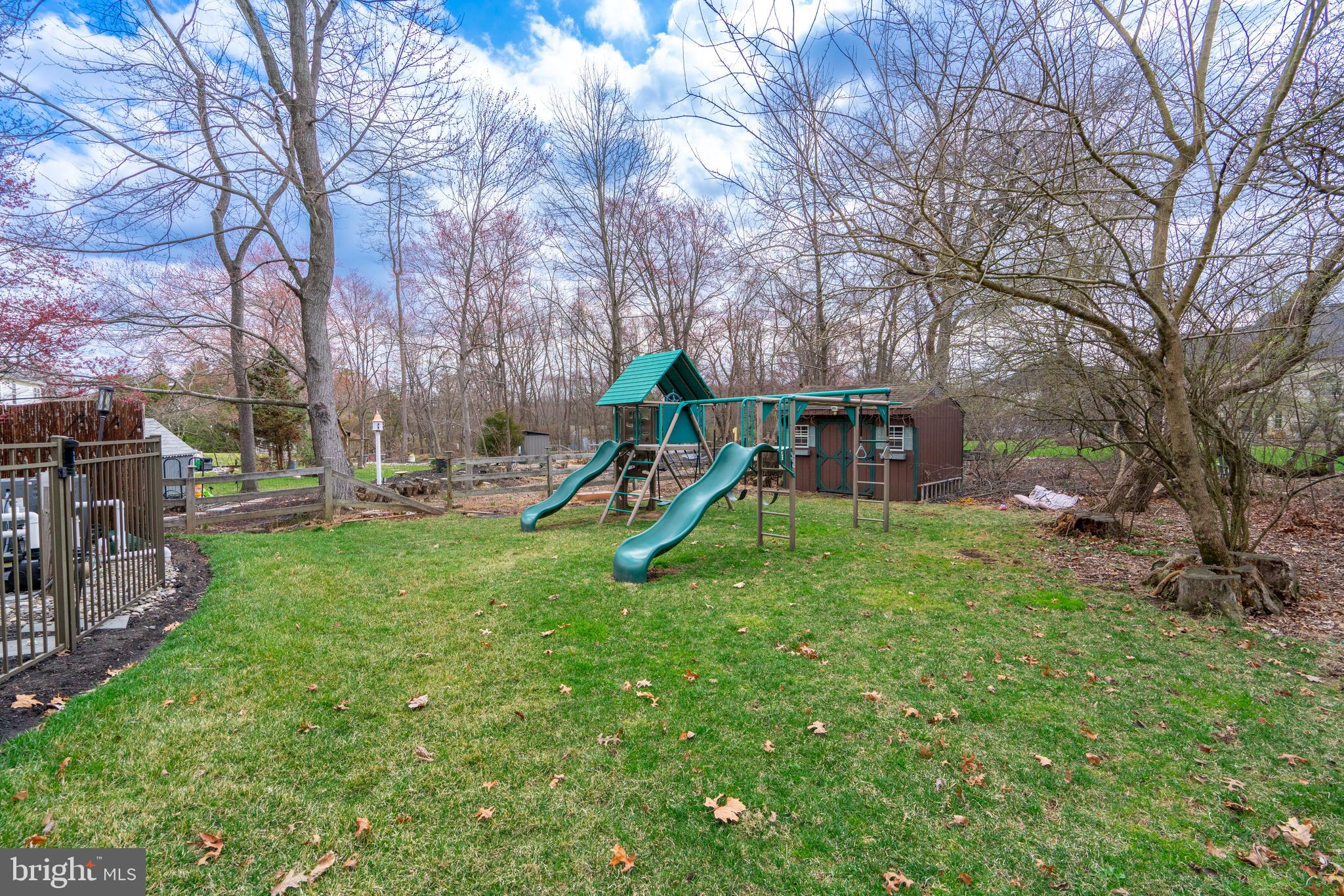 MONTGOMERY HOLLOW - Residential