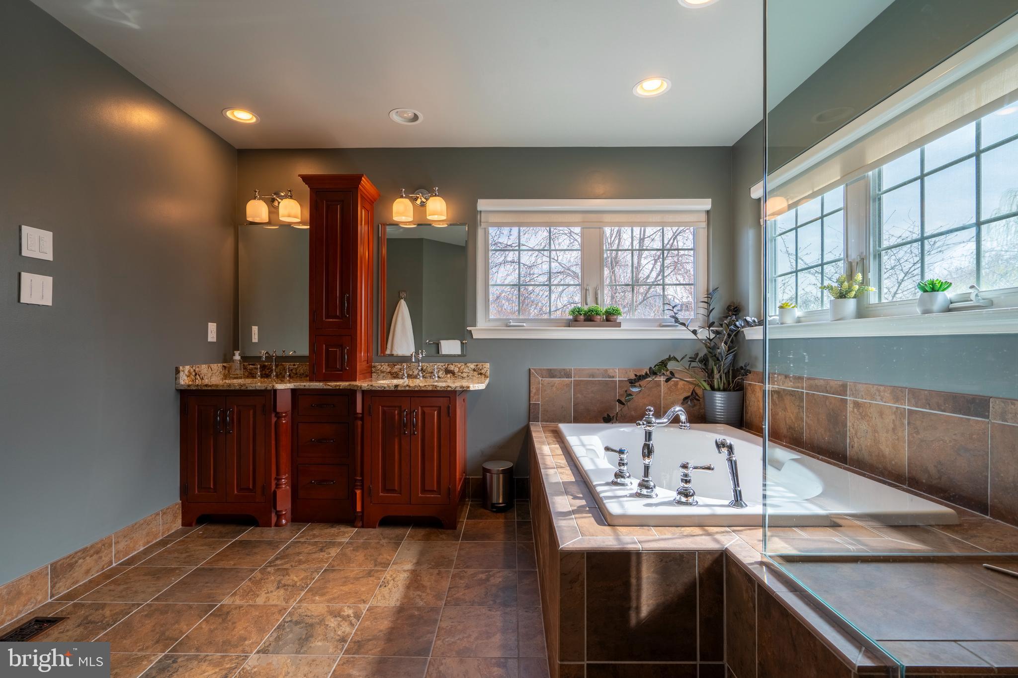 MONTGOMERY HOLLOW - Residential