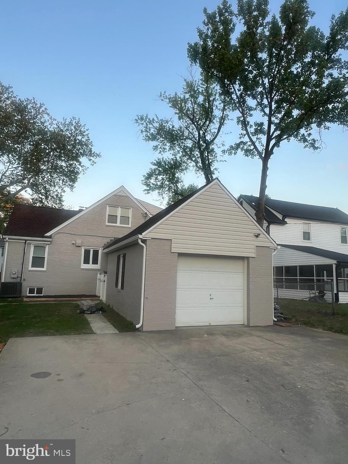 401 FOREST VIEW