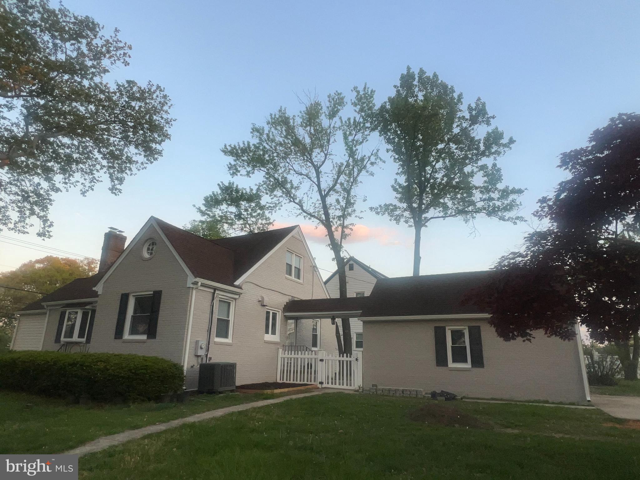 401 FOREST VIEW